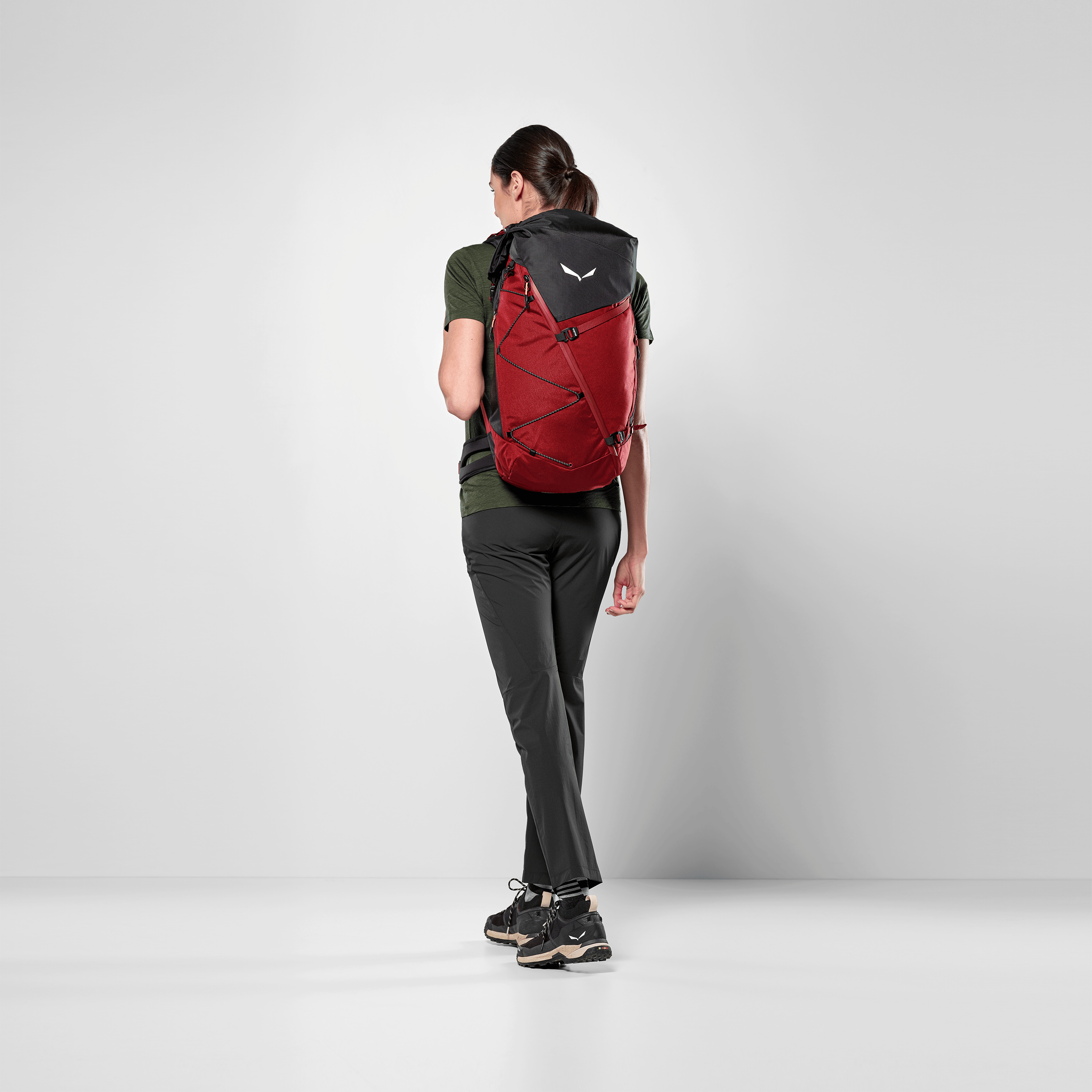 Puez 40+5L Zaino Donna on_body image