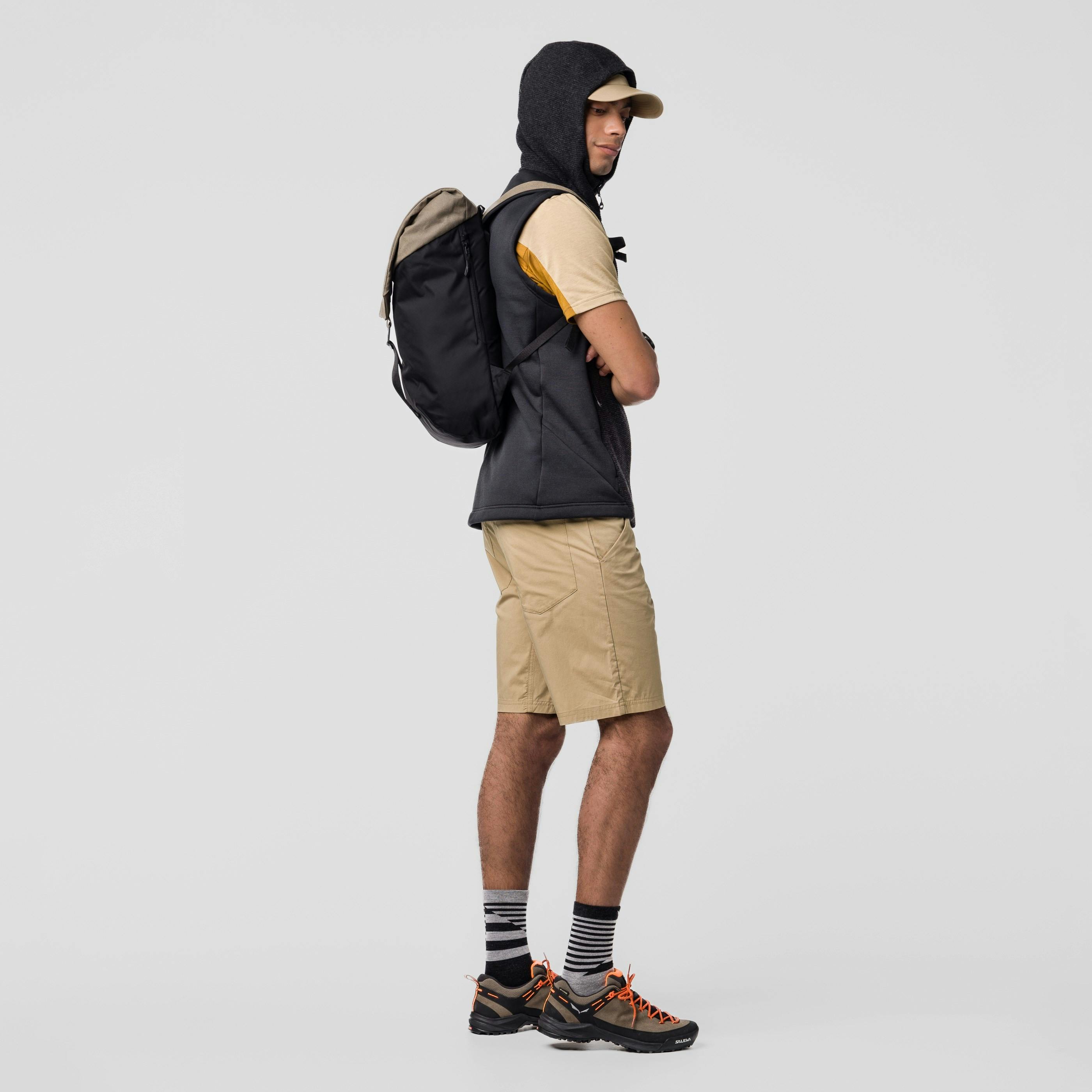 FANES 18L BACKPACK on_body image