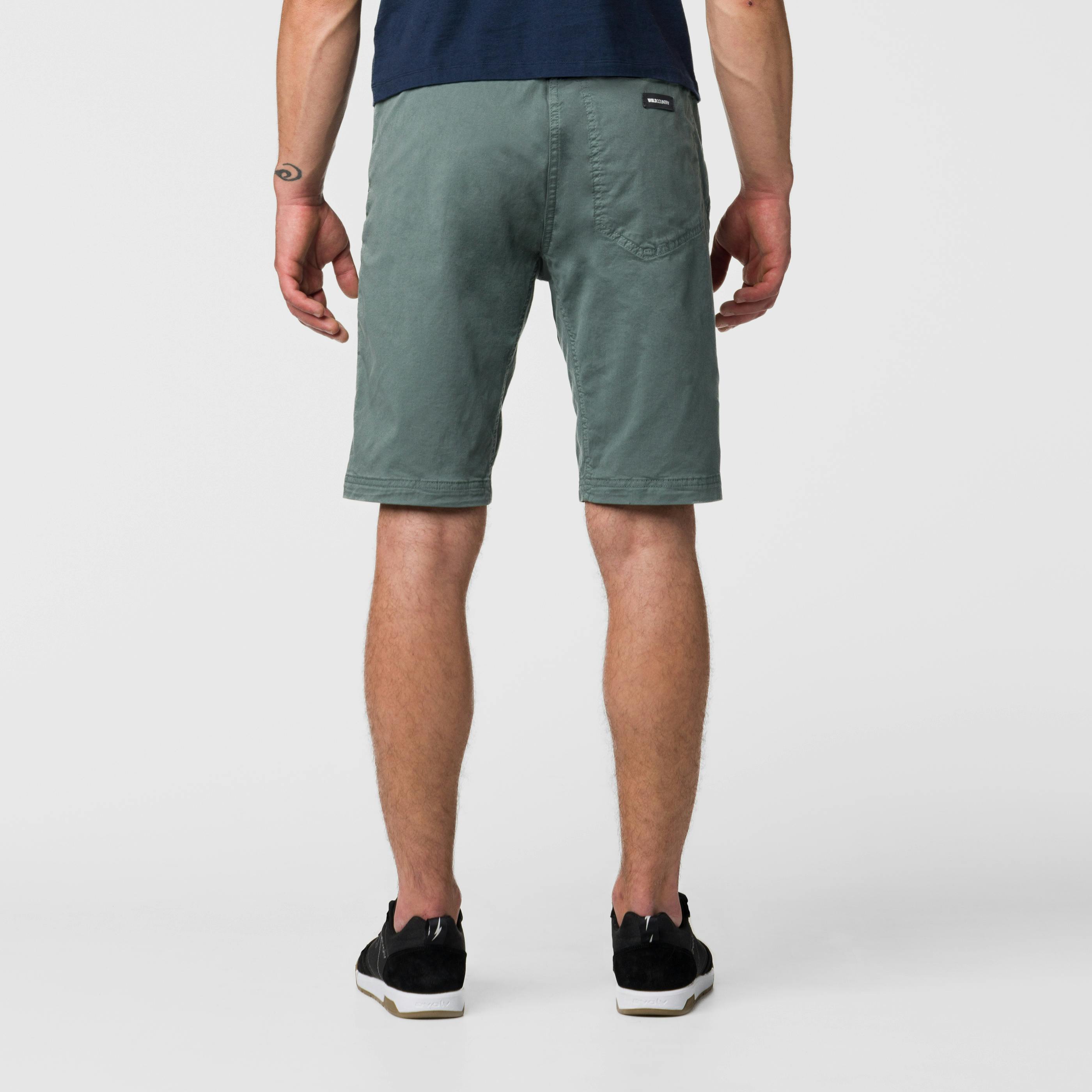 Stamina 2 Shorts Herren on_body image