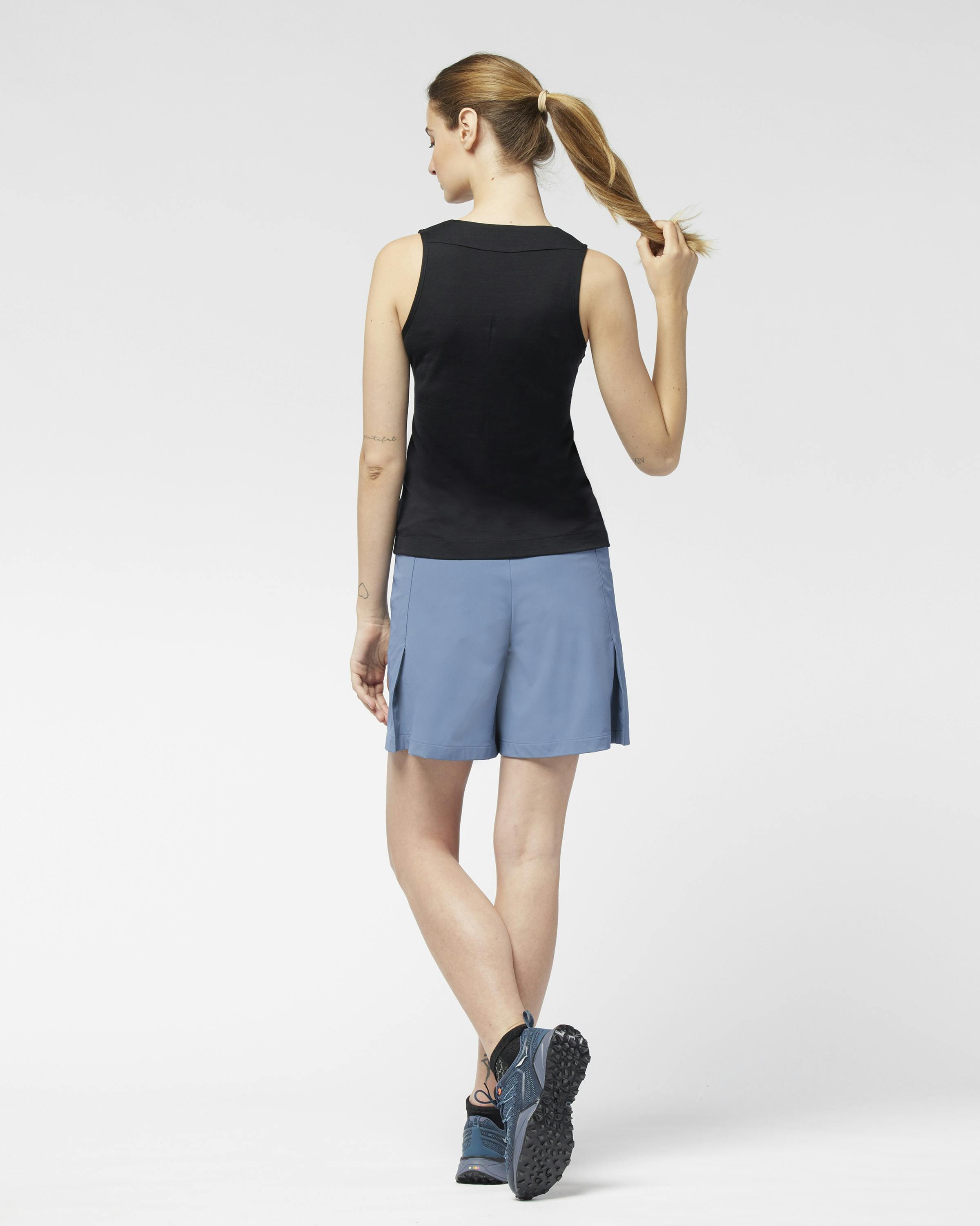 Alexandra Ärmelloses Shirt perspective_view image