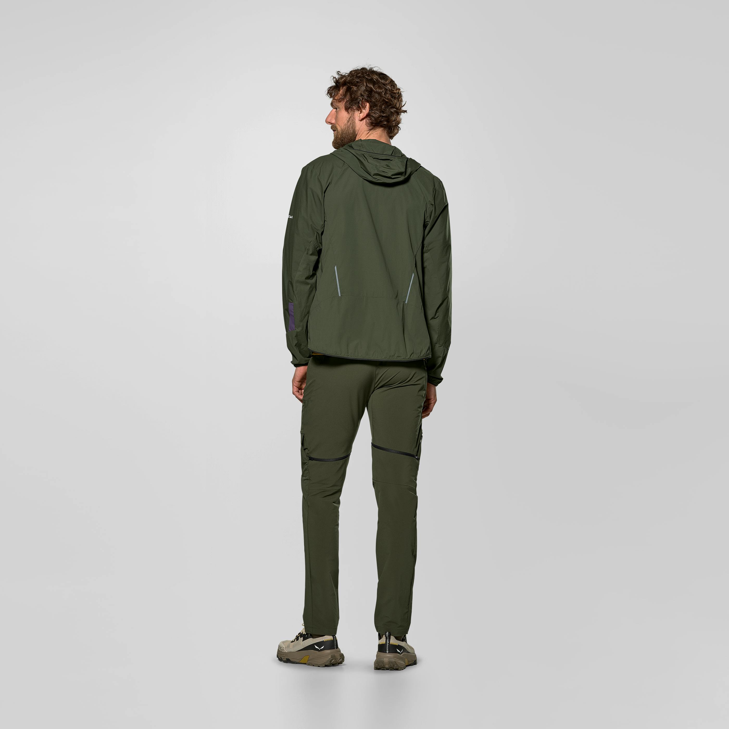 Pedroc Wind Light Jacke Mit Kapuze Herren on_body image