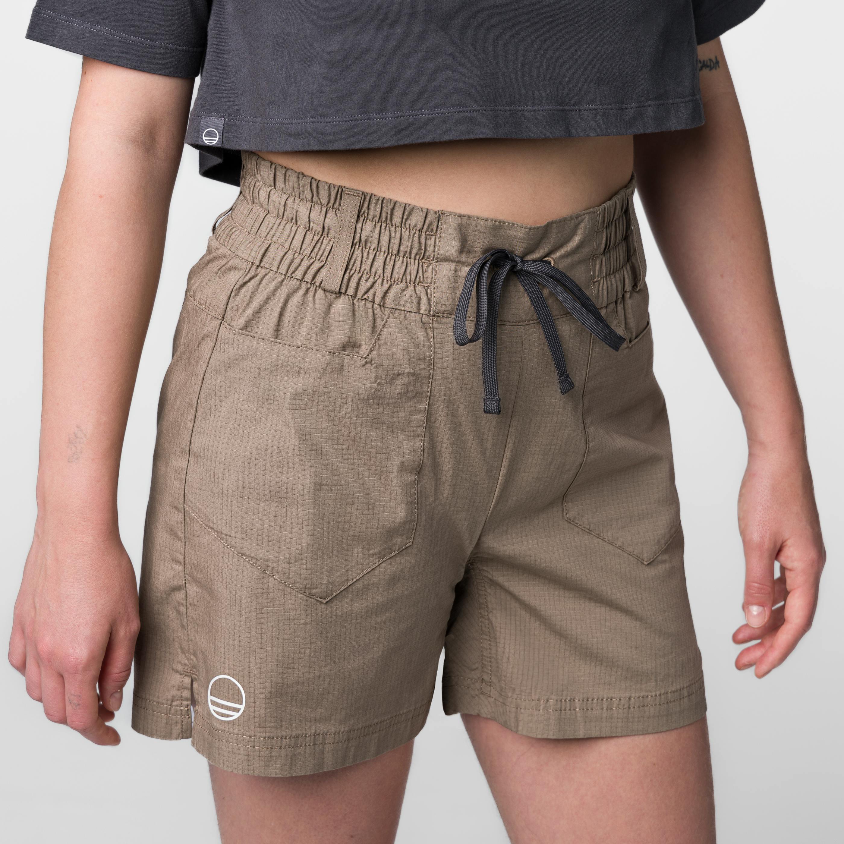 Flow Woman Short  on_body image