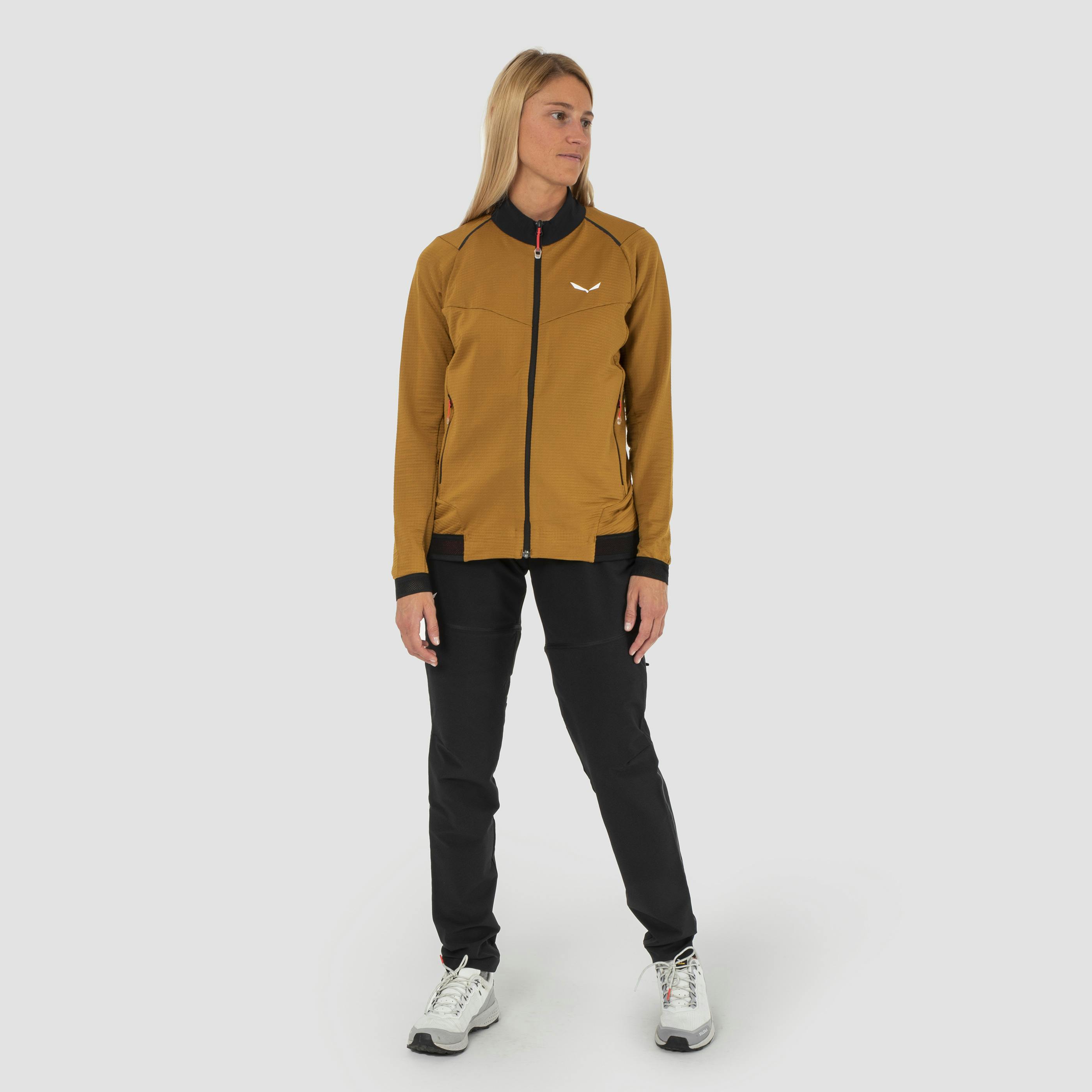 Pedroc 2 Durastretch Softshell Pantalone Corto Donna on_body image