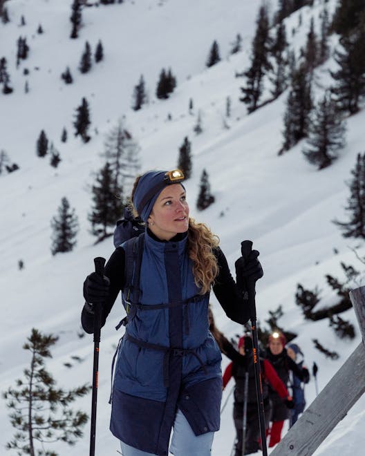 Elena Kaschmir Weste action_shot image