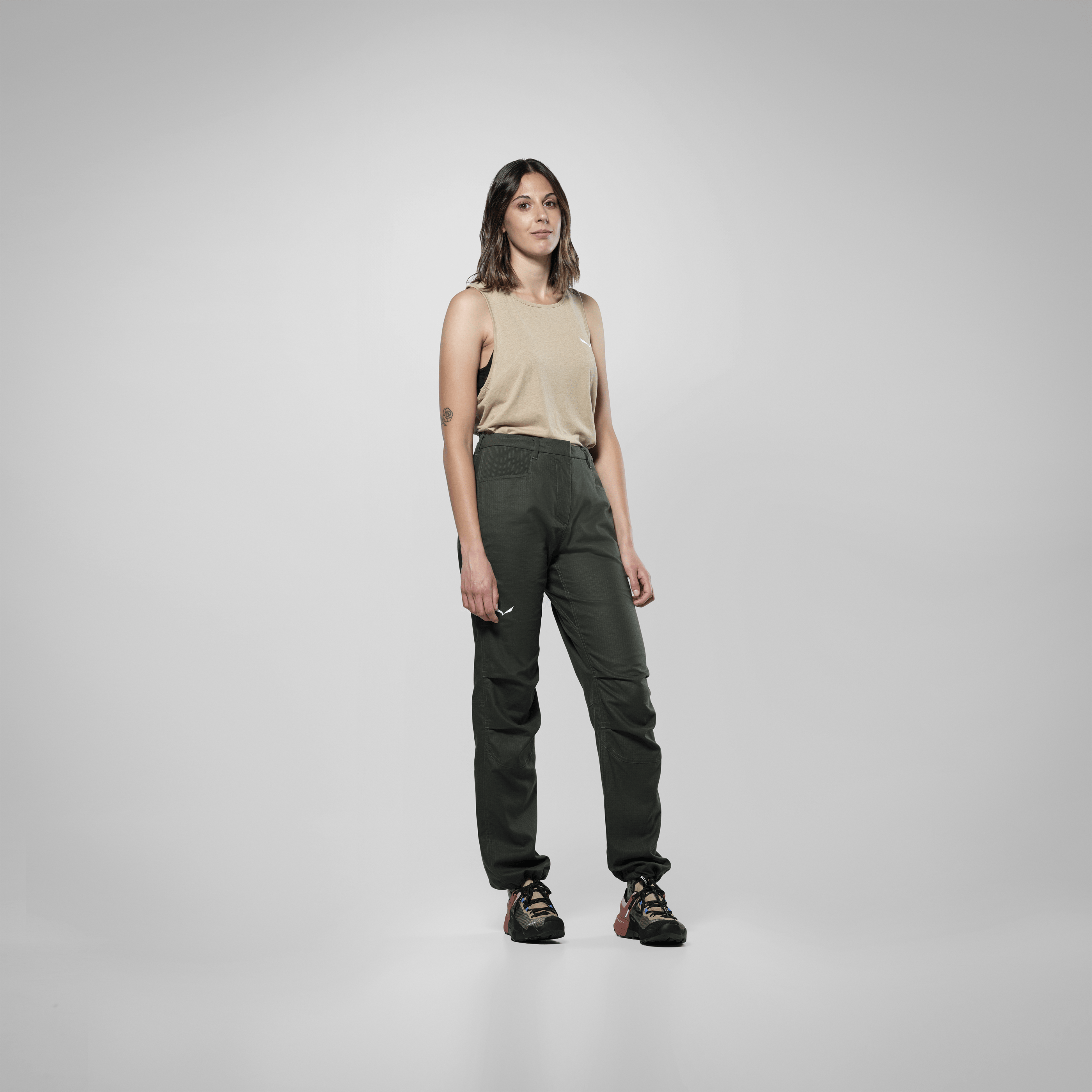 Agner Hemp Ripstop Hose Damen on_body image