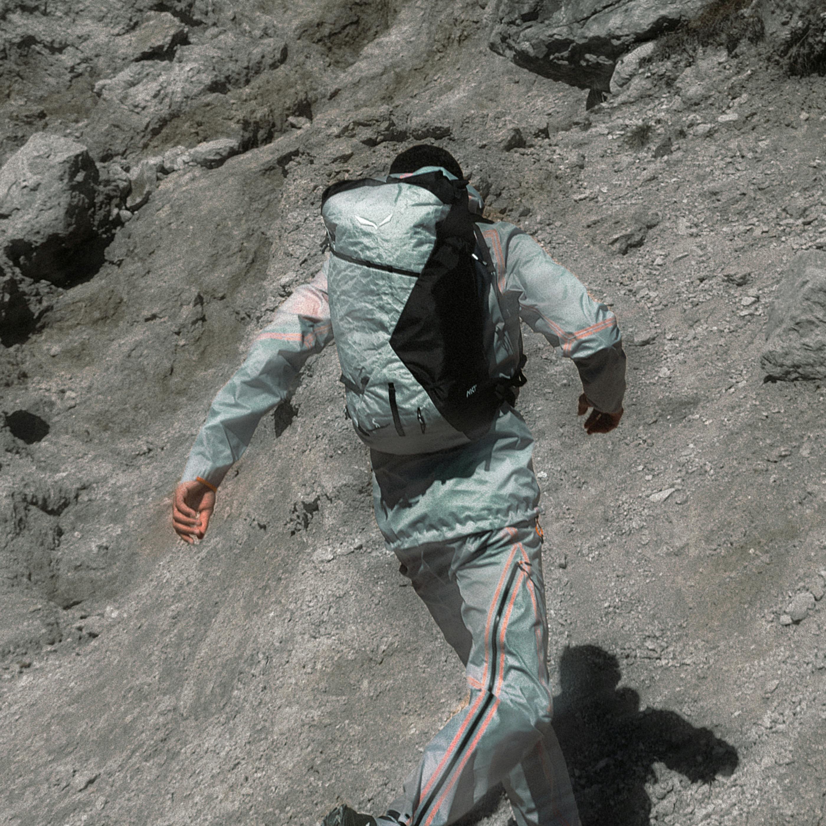 NXT 32L Rucksack action_shot image