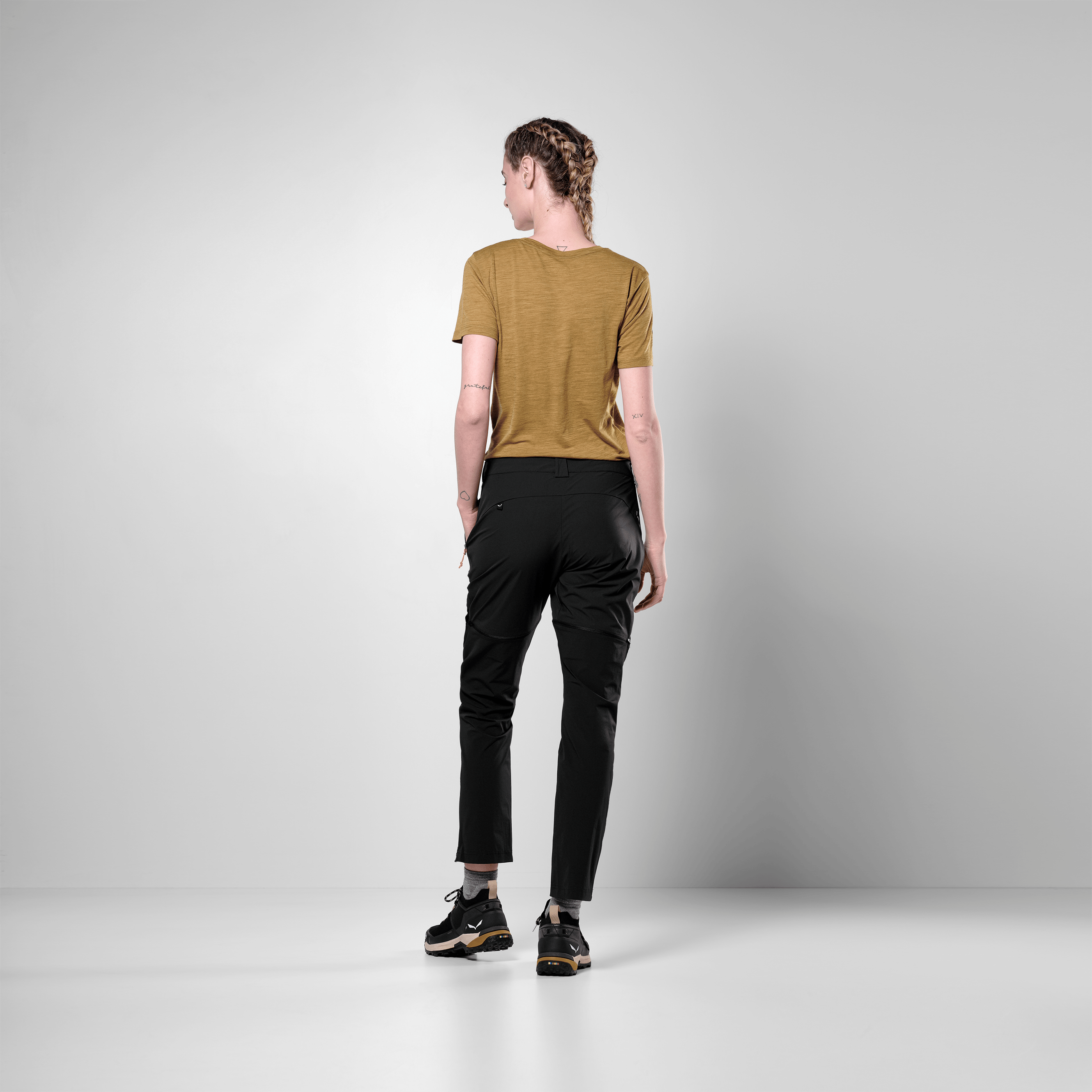 Puez Talvena Durastretch 2 in 1 Short Pant Women on_body image