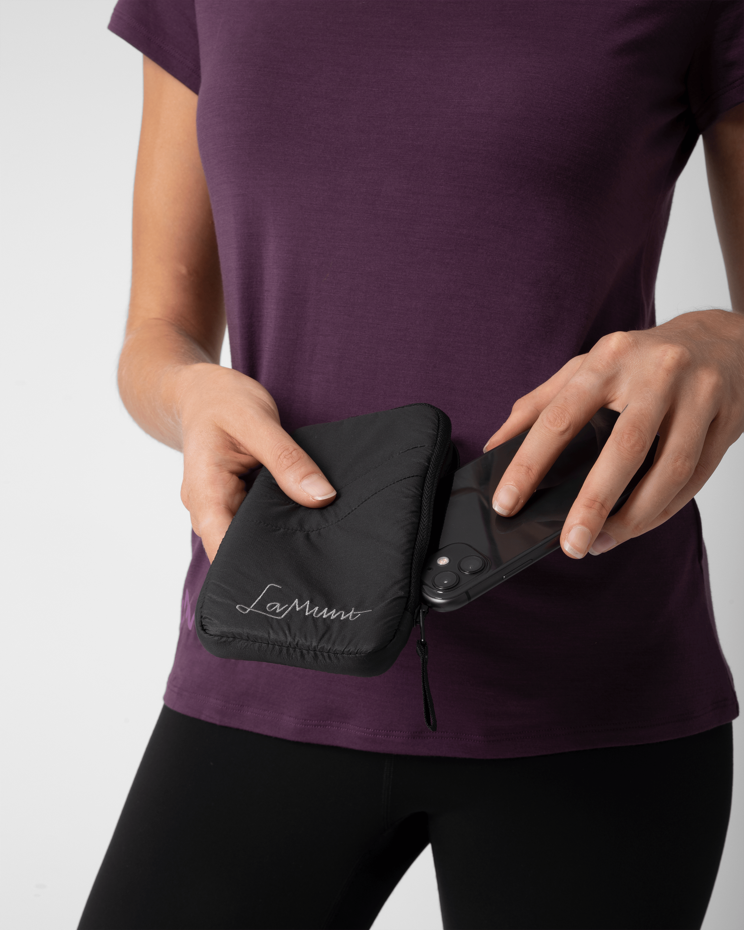 Chiara Handytasche action_shot image