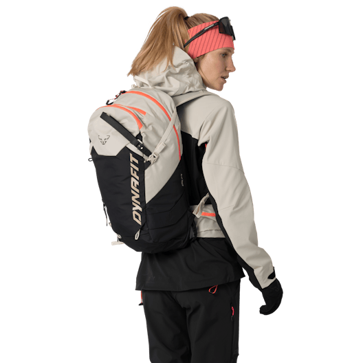 Ridge 24 Backpack Women on_body image