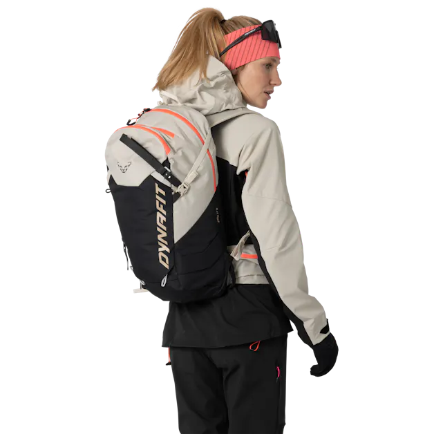 Ridge 24 Backpack Women on_body image