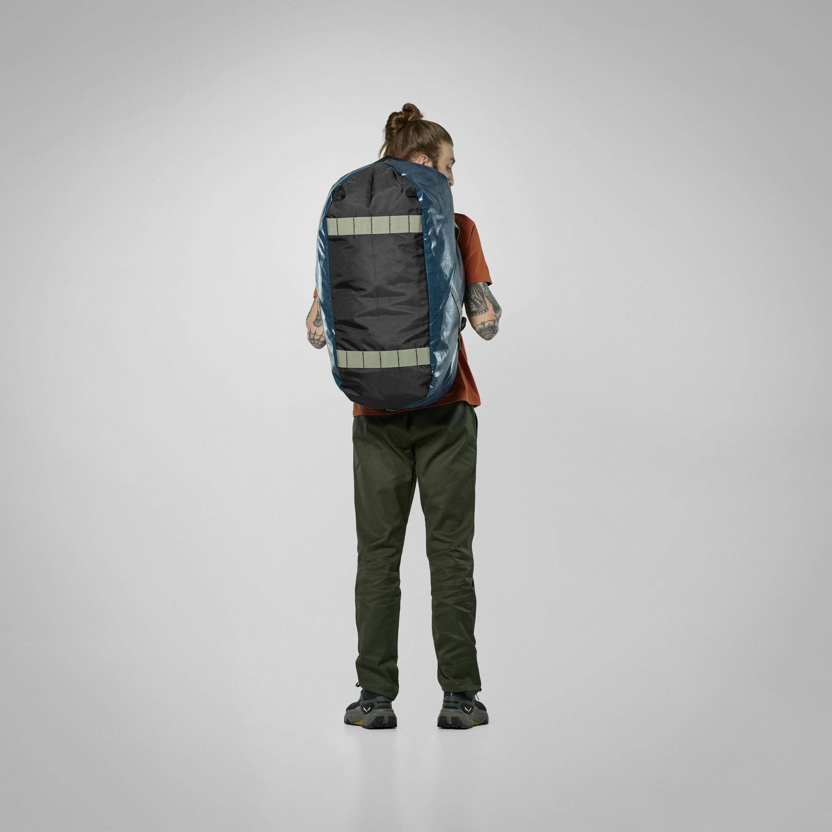 Discovery Reisetasche M on_body image