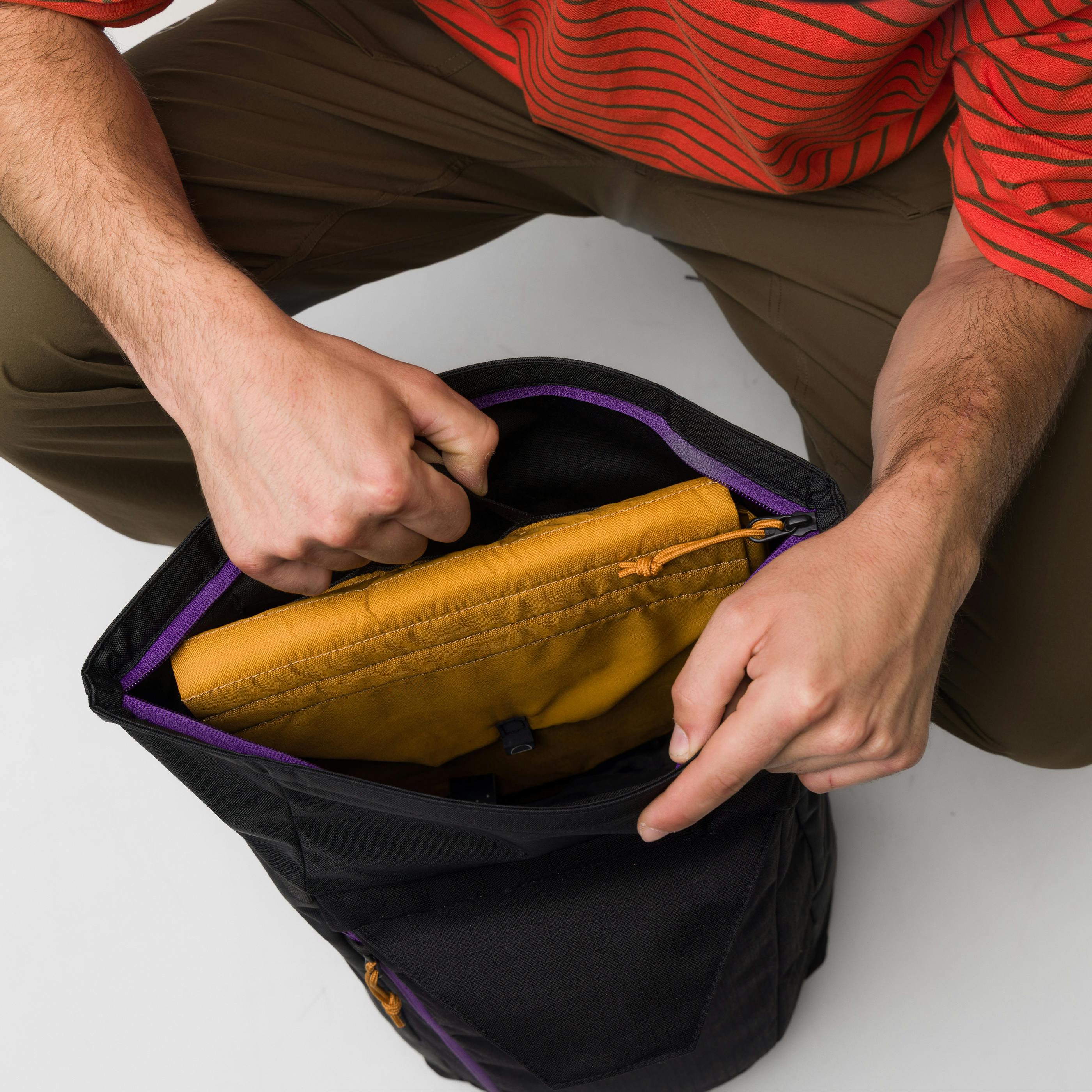 Base Hauler 25 Rucksack on_body image