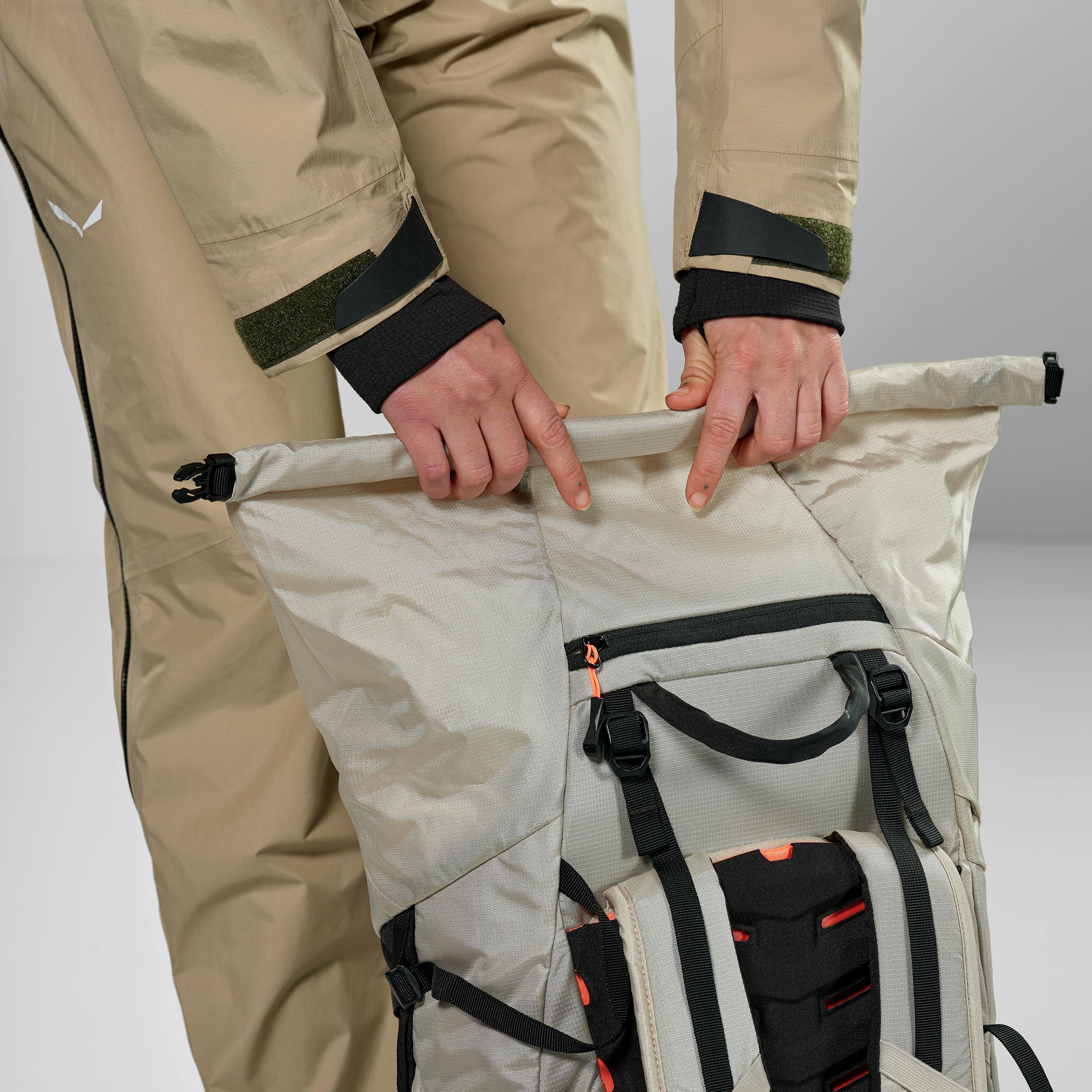 新品未使用PORTER x ANREALAGE OversizeWaistBag Puez 32+5L Backpack Women | Salewa® International