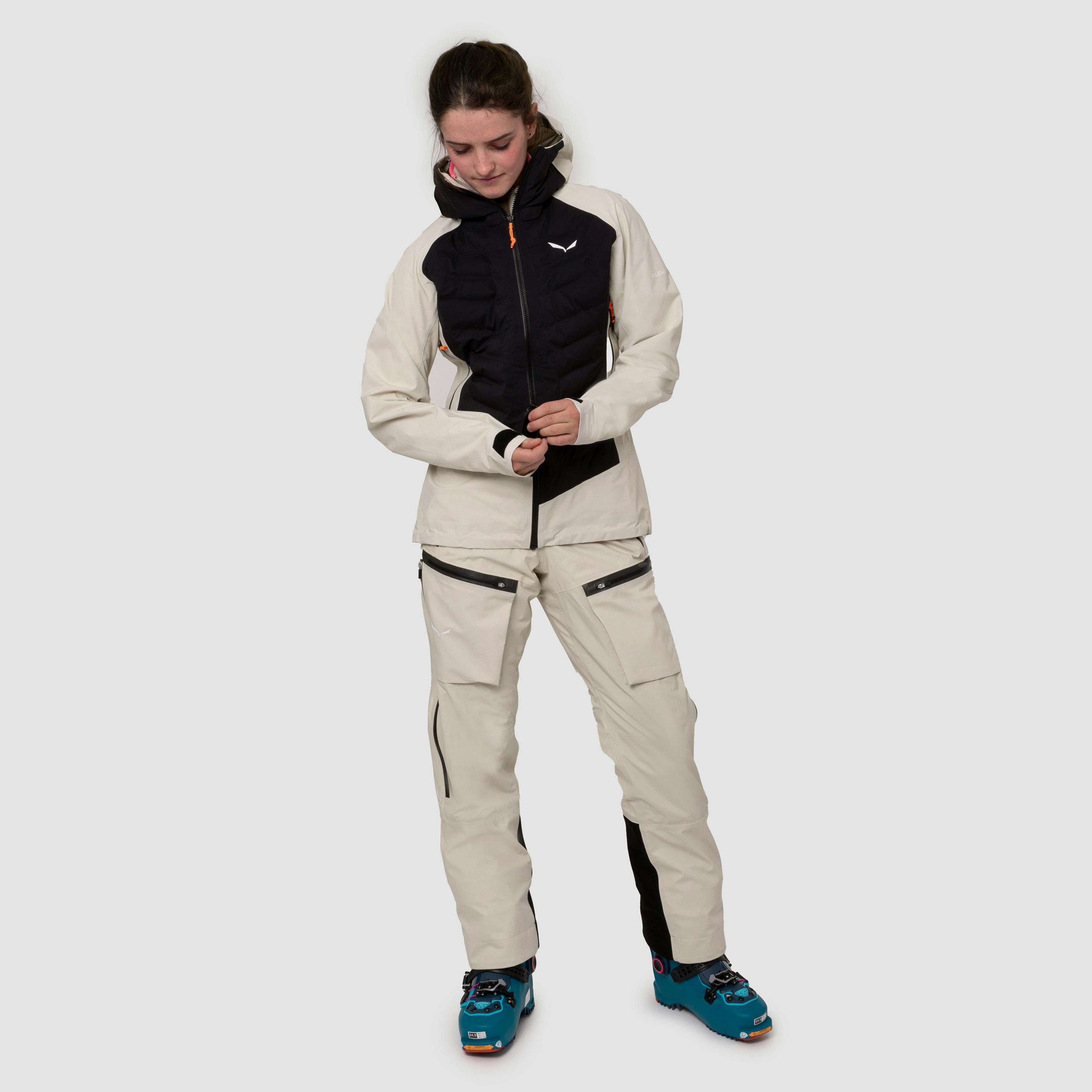 Sella 3L Powertex  Chaqueta Híbrida Mujer on_body image