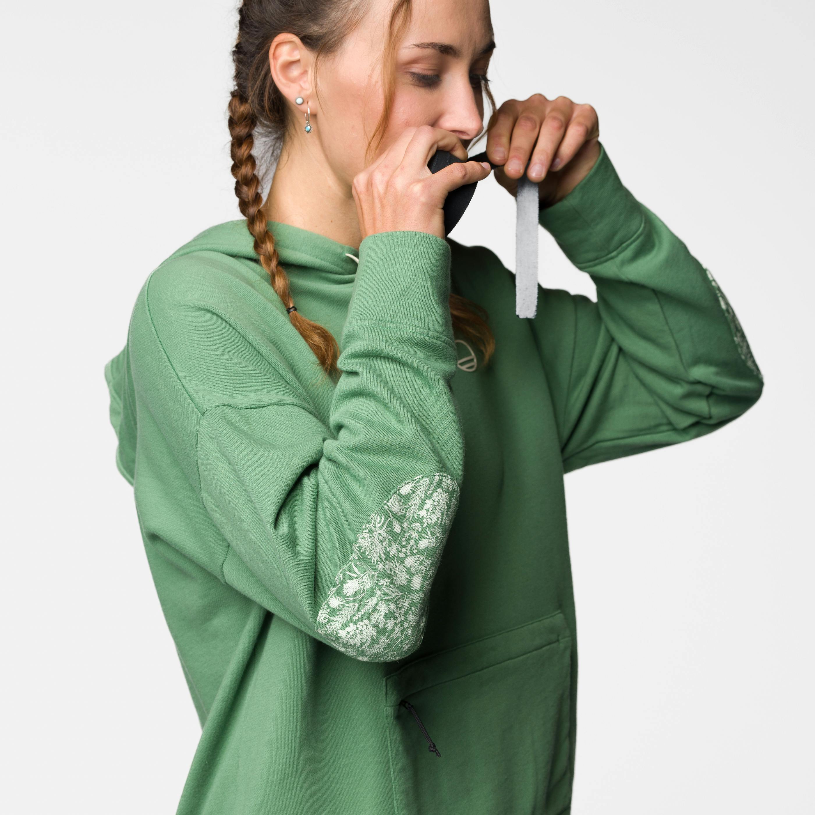 Movement Damen Hoodie  on_body image