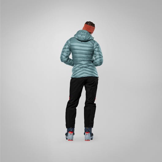 ORTLES MED 3 RDS DOWN JACKET WOMEN on_body image