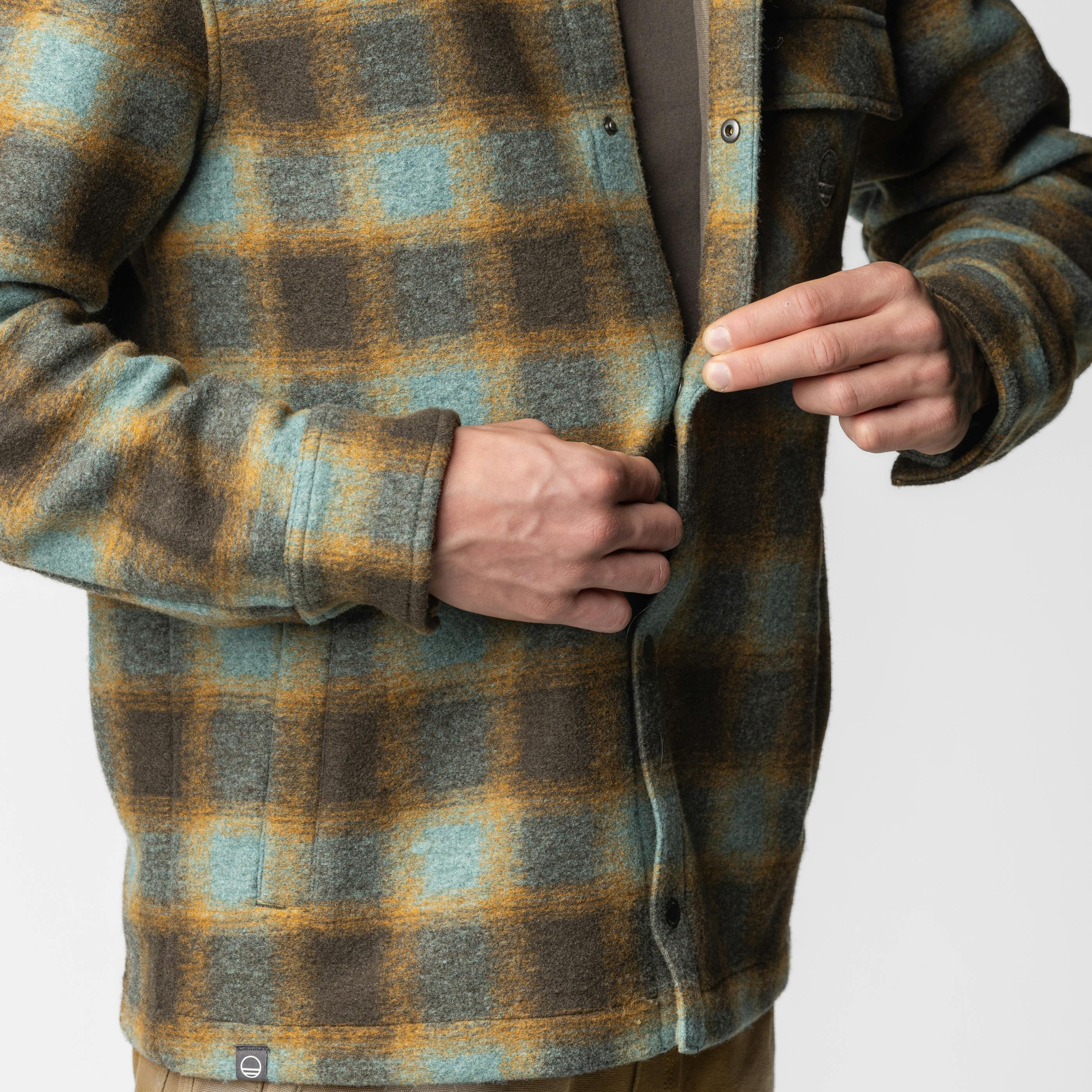 Movement Unisex-Jacke on_body image