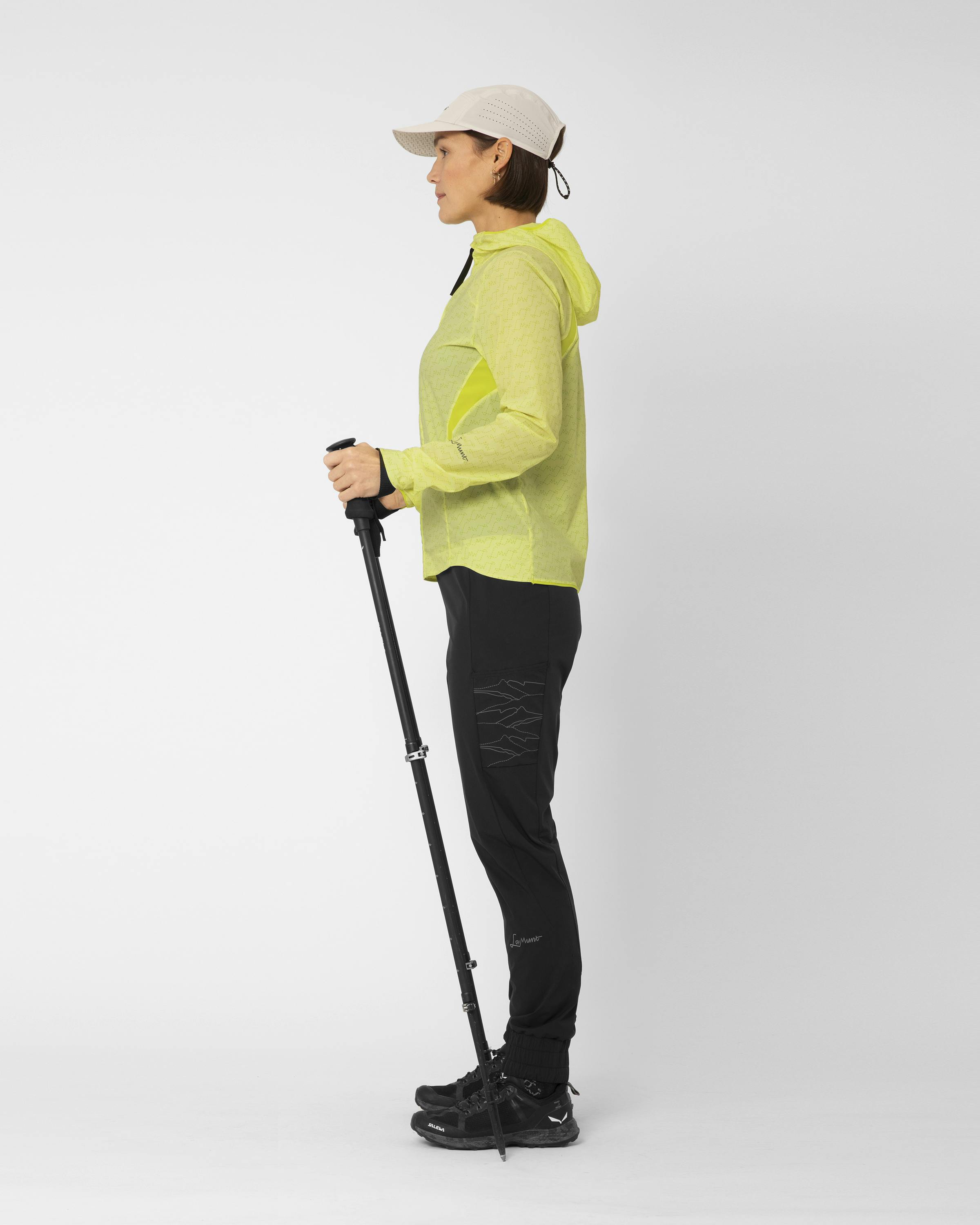 Manuela Windjacke action_shot image