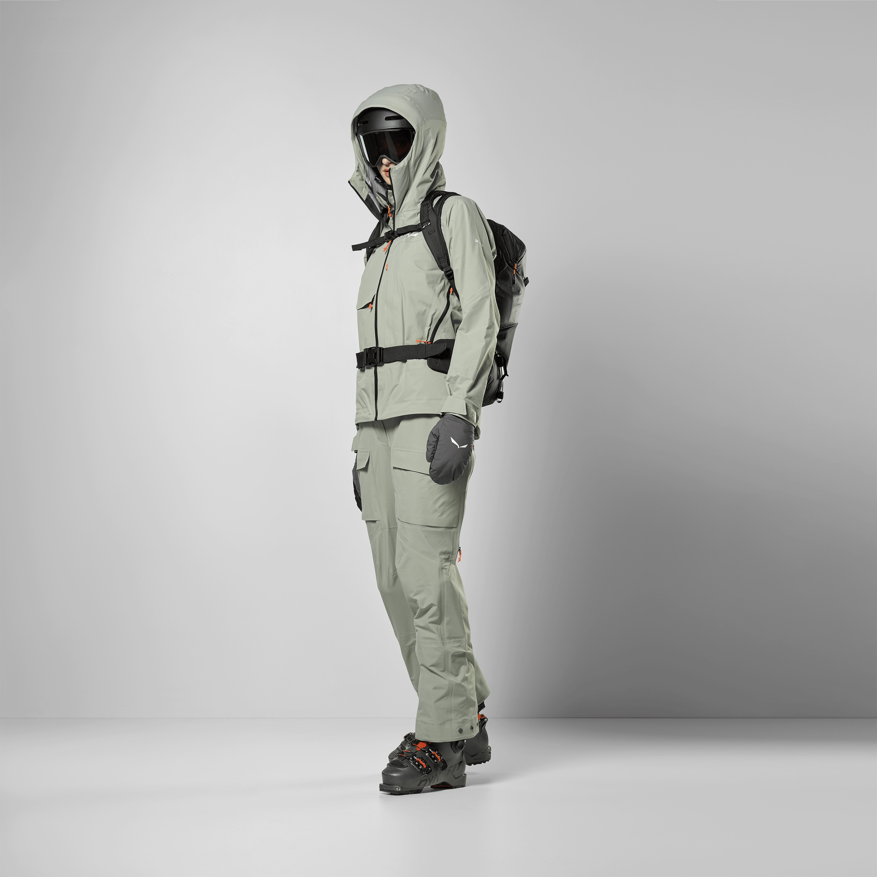 Sella Free 20L Women on_body image