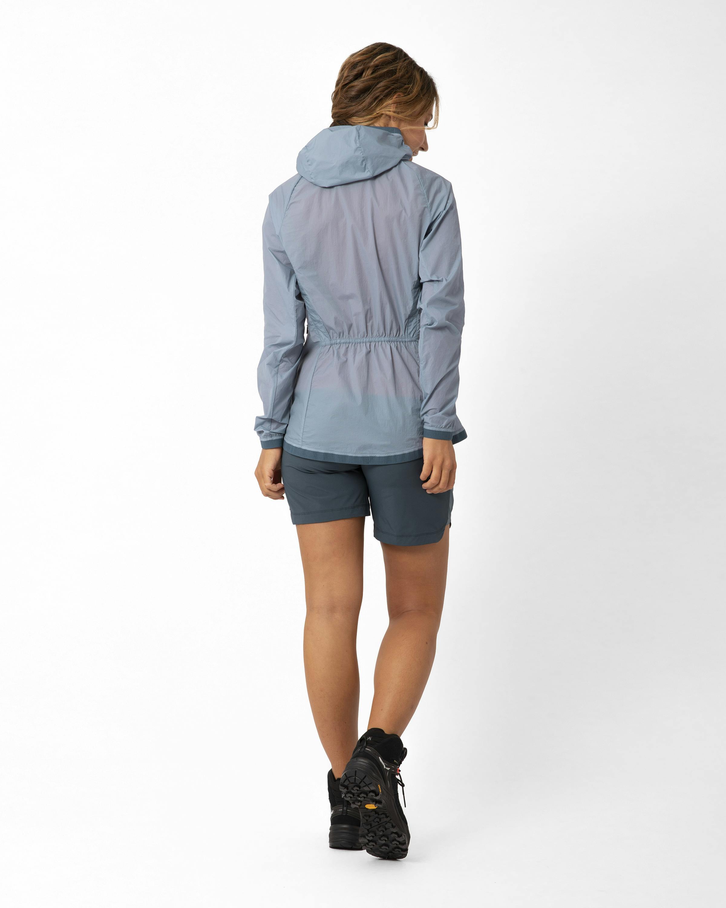 Marina Windjacke perspective_view image