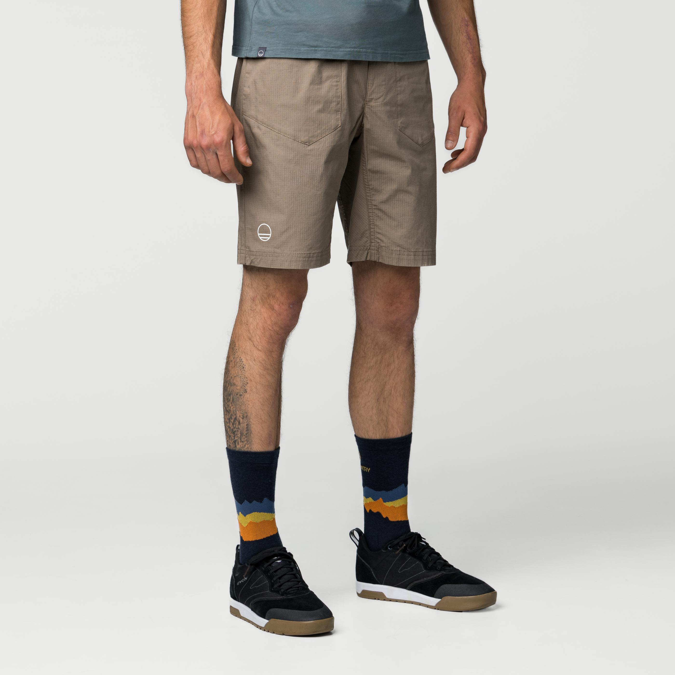 Flow Herren Shorts  on_body image