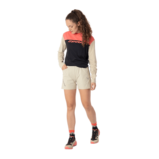 Traverse Hybrid Shorts Damen on_body image