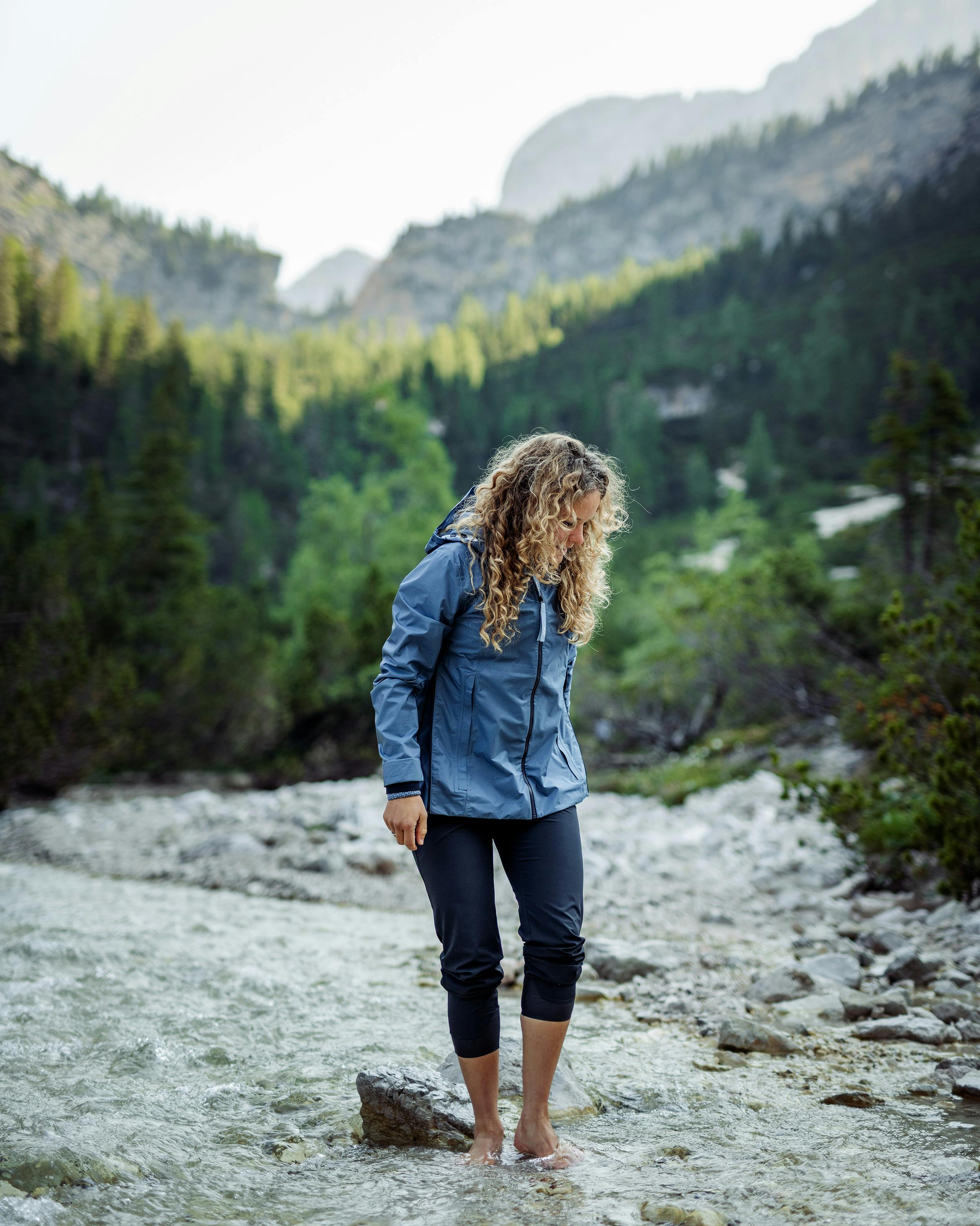 Linda  Shell Jacke action_shot image