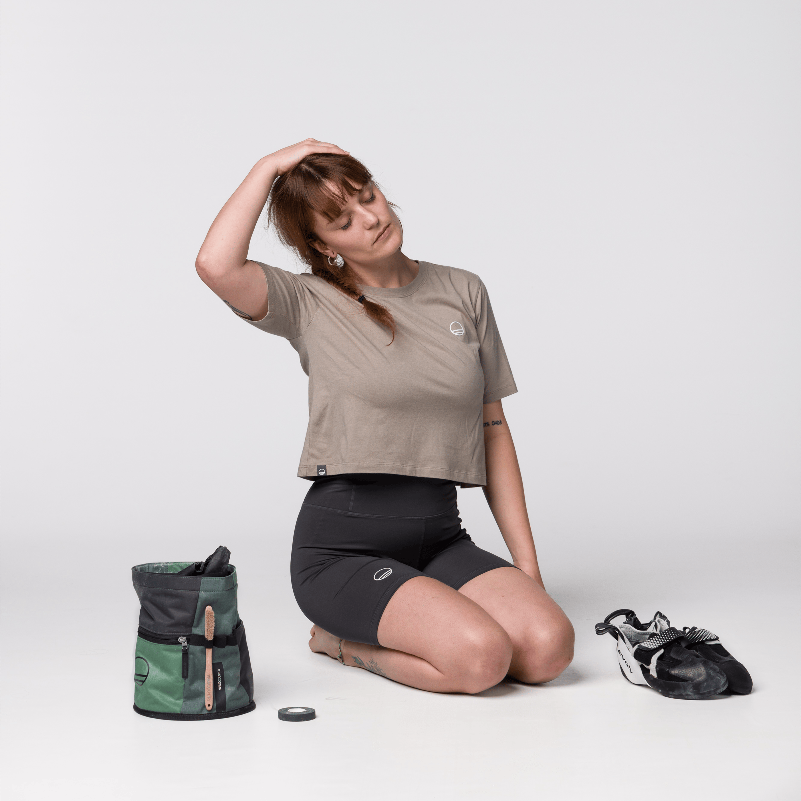 Session 2 Woman Mid Leggings  on_body image