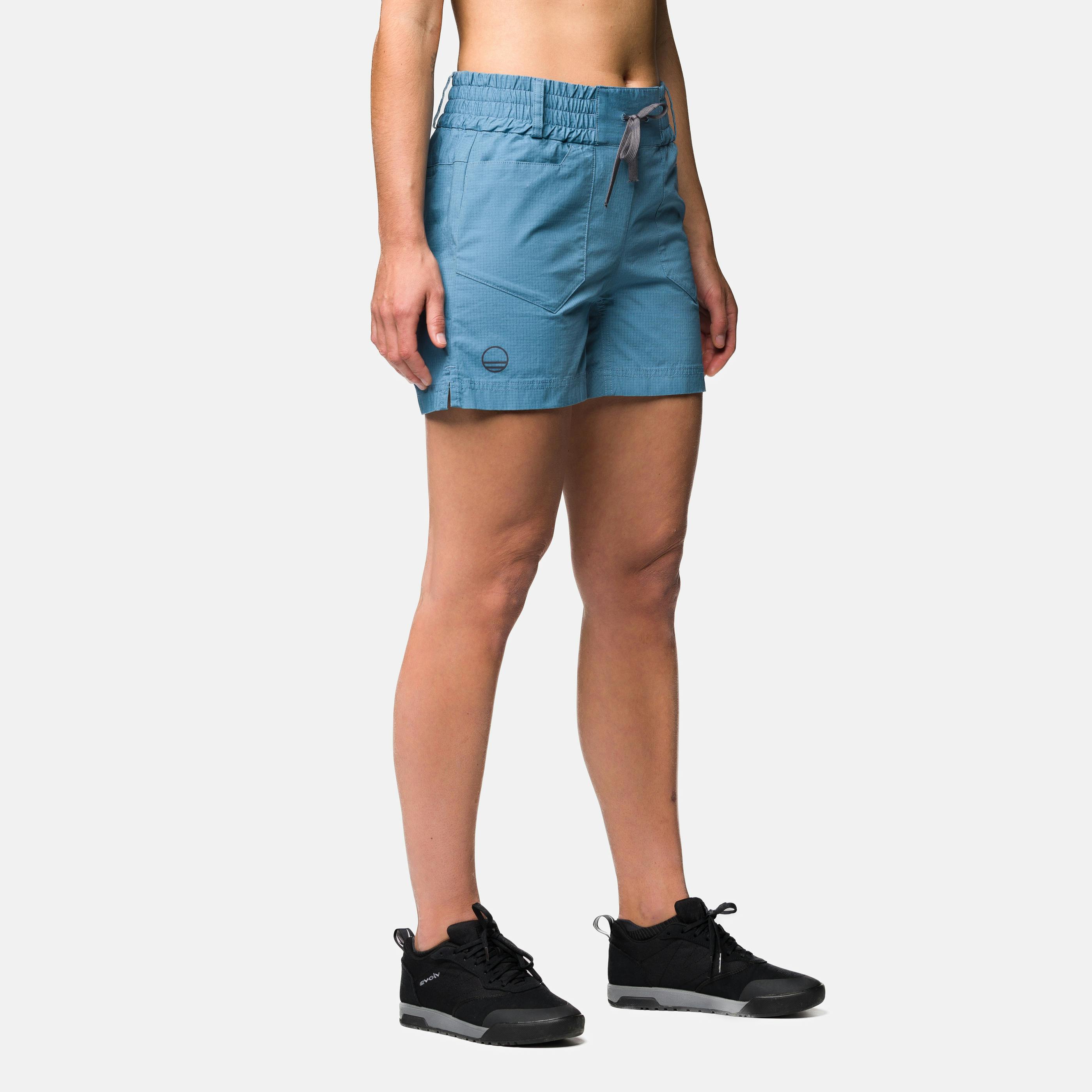 Flow Damen Shorts  on_body image