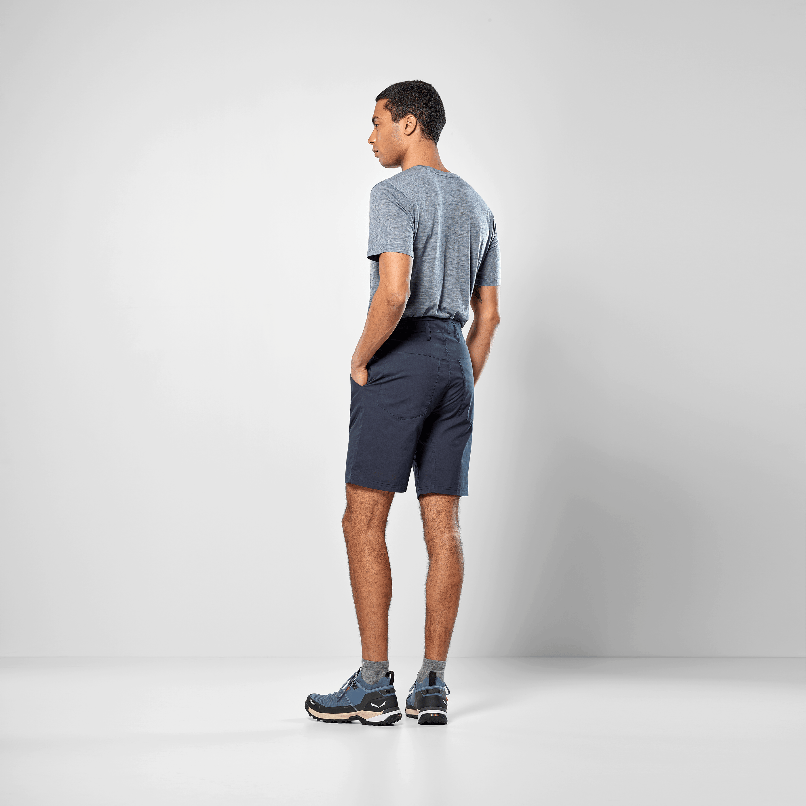 Fanes Light Pantaloncini Uomo on_body image