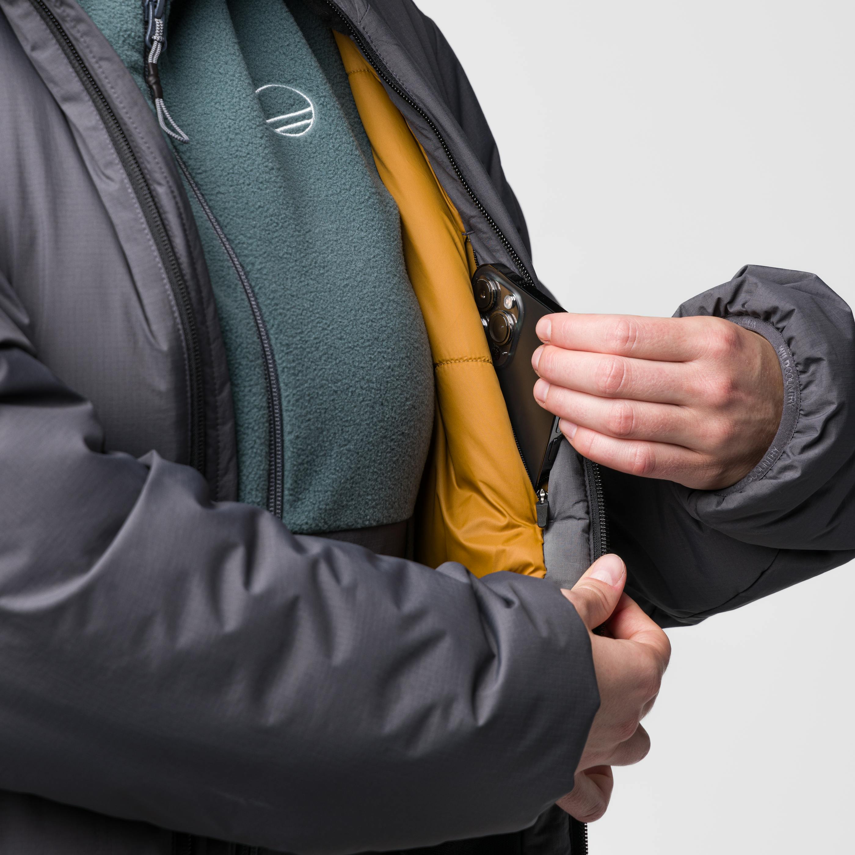 Flow Jacke Unisex on_body image