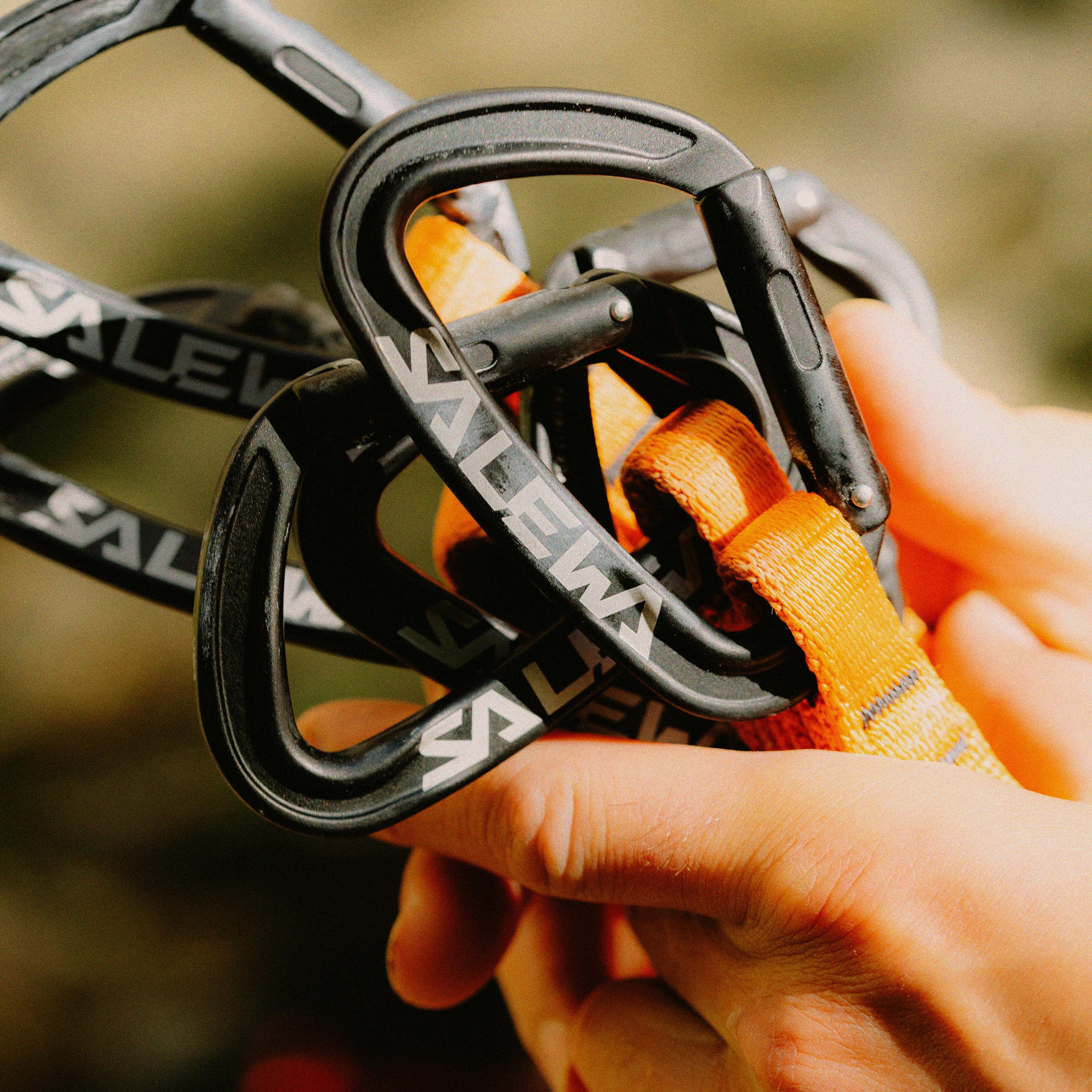 Ortles HMS Karabiner M action_shot image