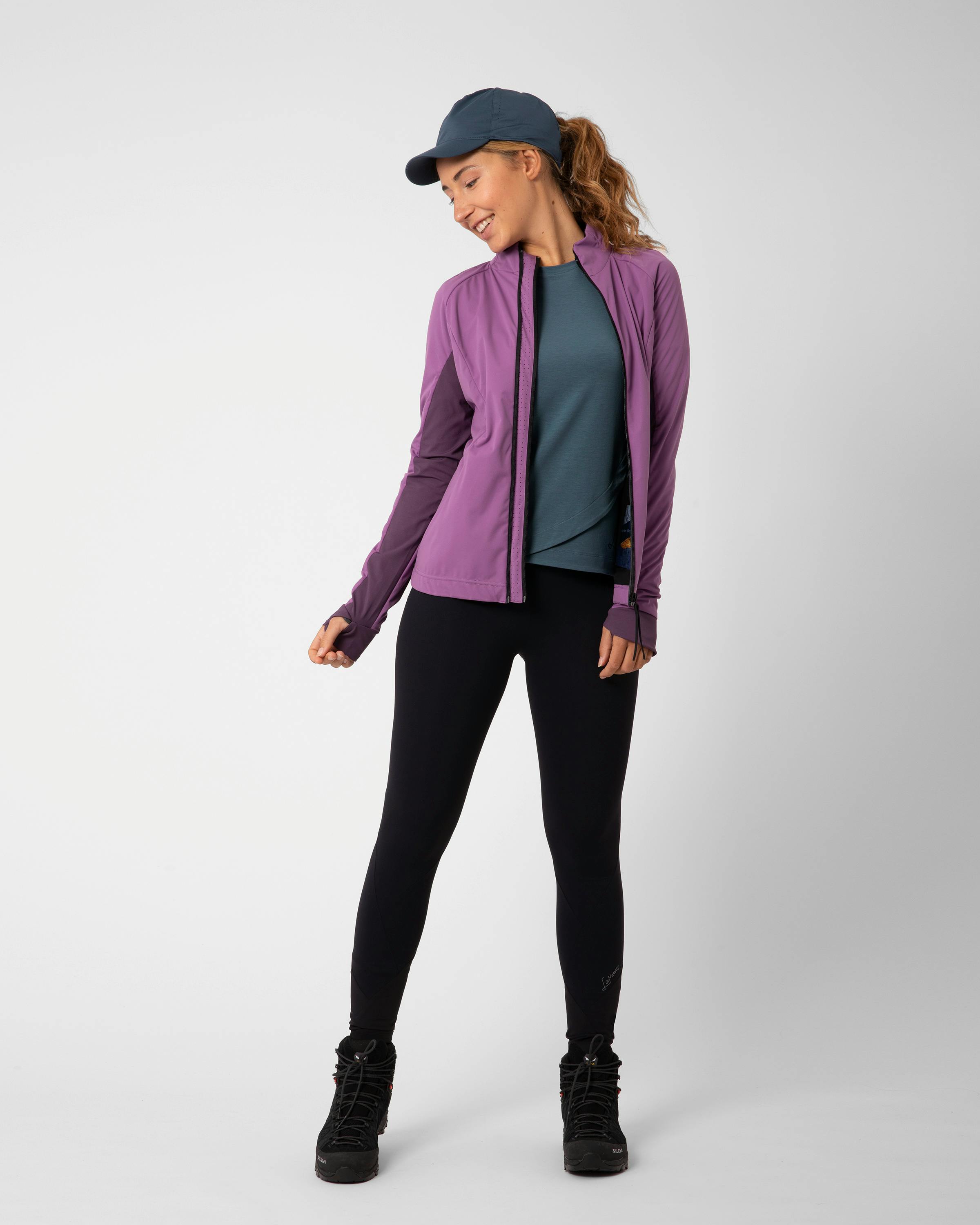 Eliana Windjacke action_shot image