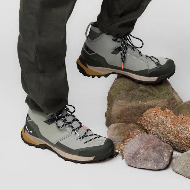 Puez Knit Mid Powertex Boot Men on_body image