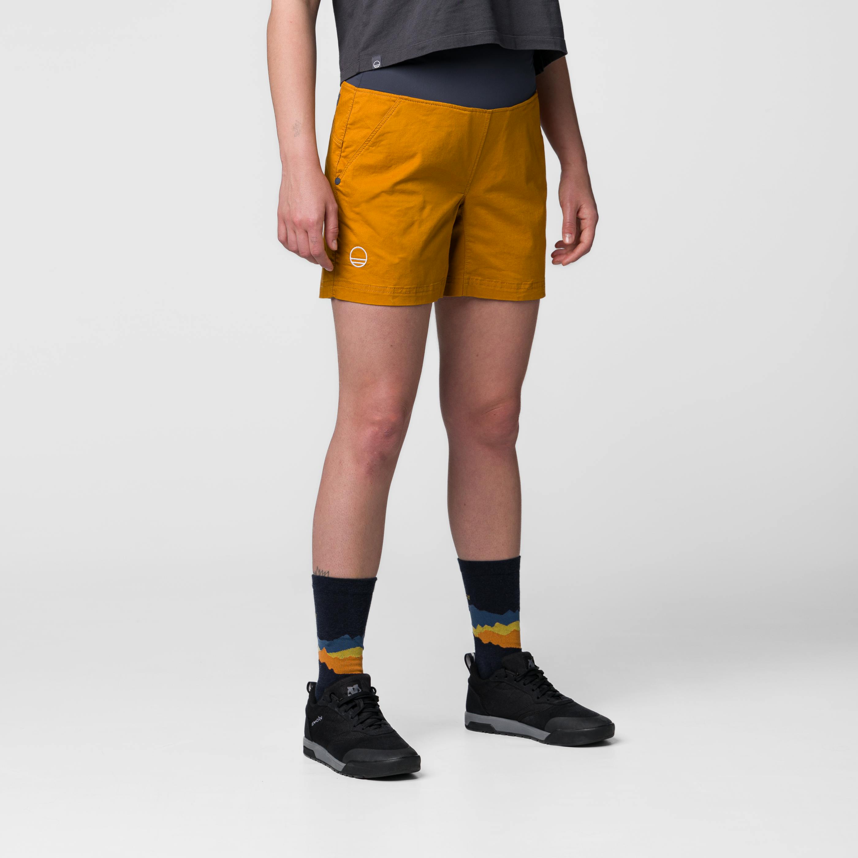 Session 2 Damen Shorts  on_body image