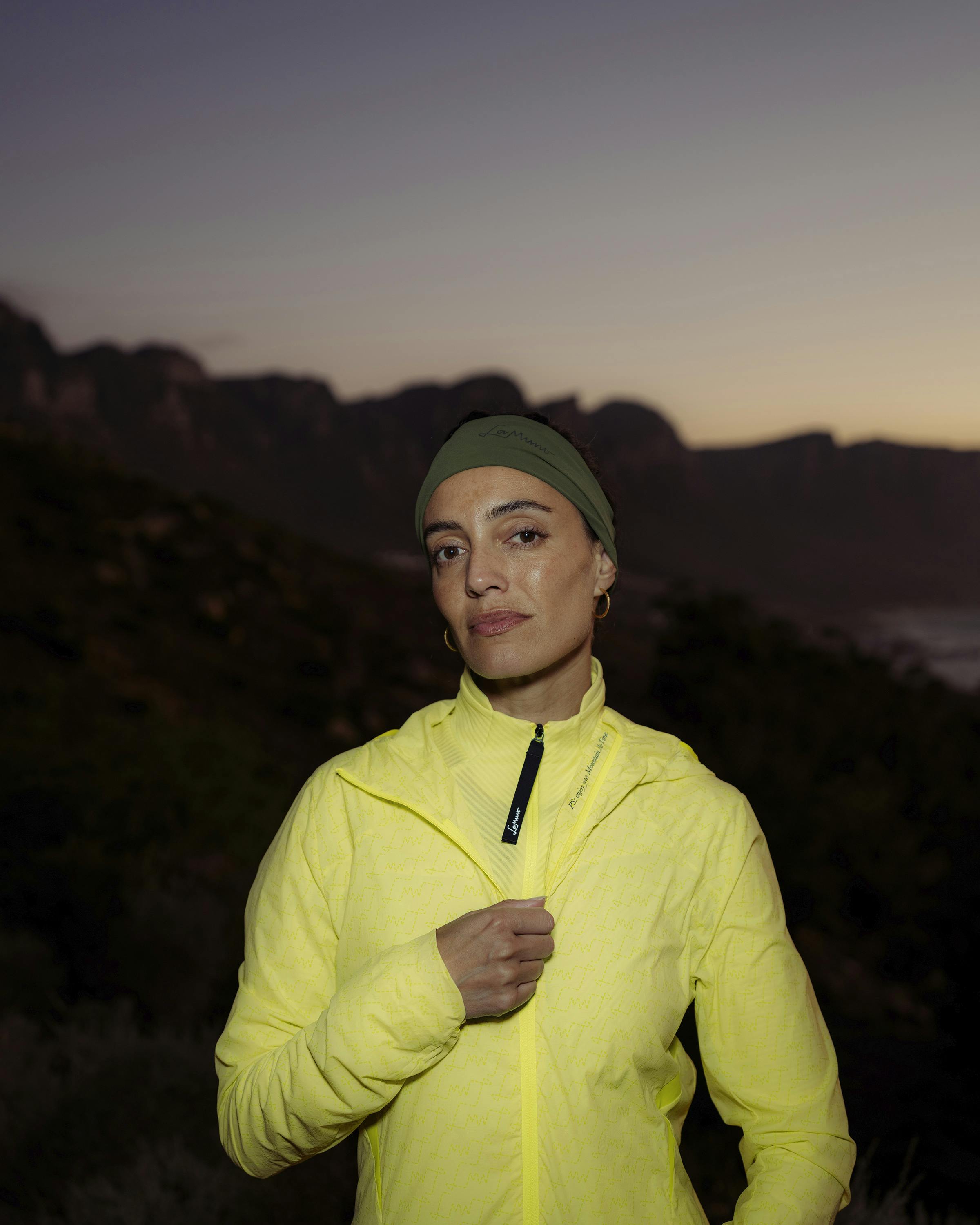 Manuela Windjacke action_shot image