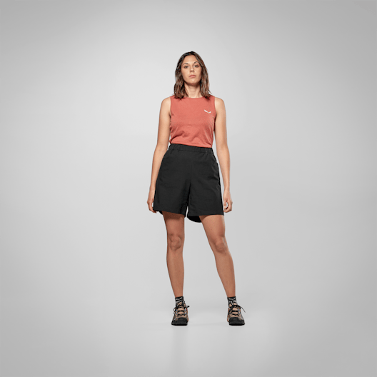 Fanes Hemp Light Shorts Women on_body image