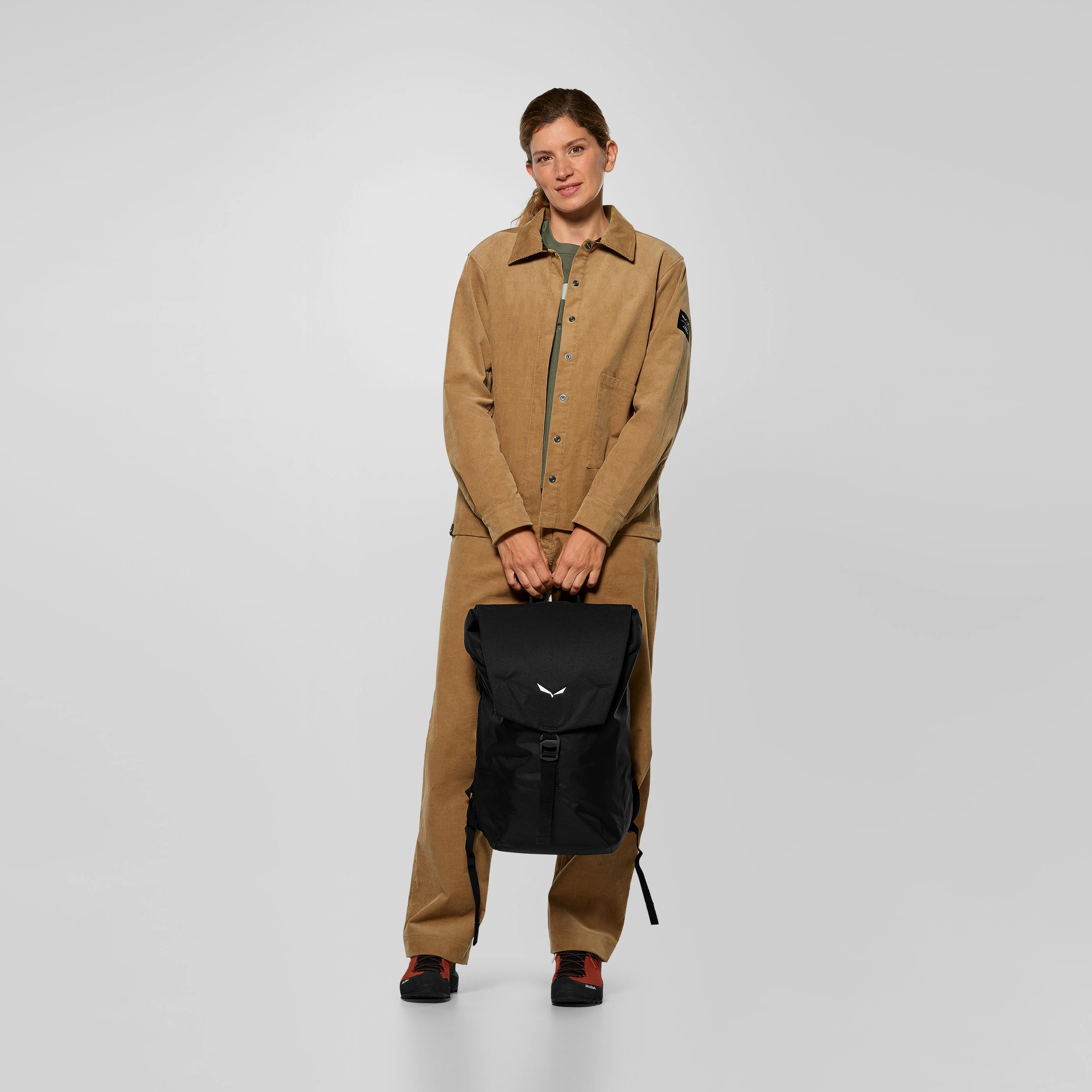 Fanes Cord Overshirt Damen on_body image