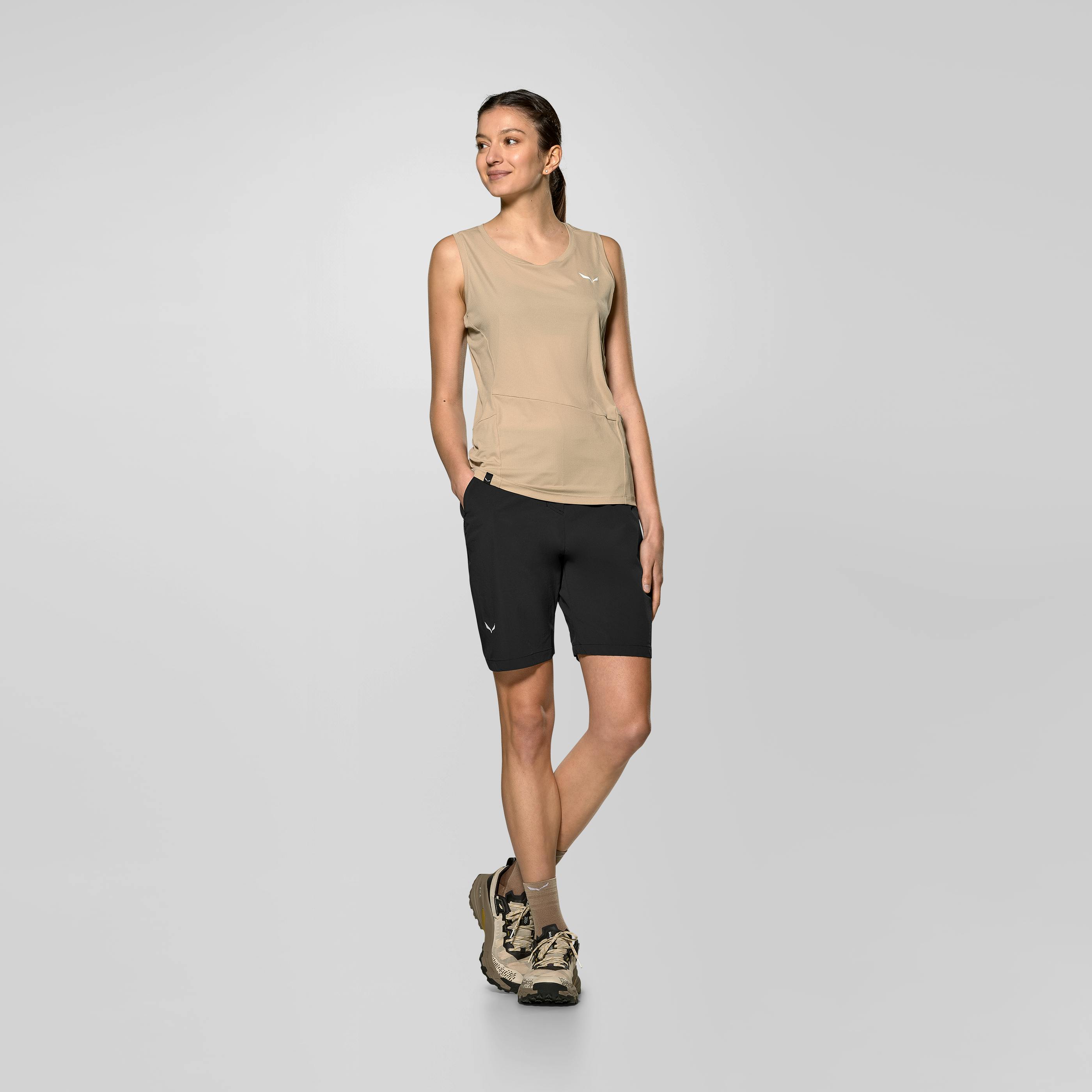 Pedroc 2 Durastretch Pantaloncini Donna on_body image
