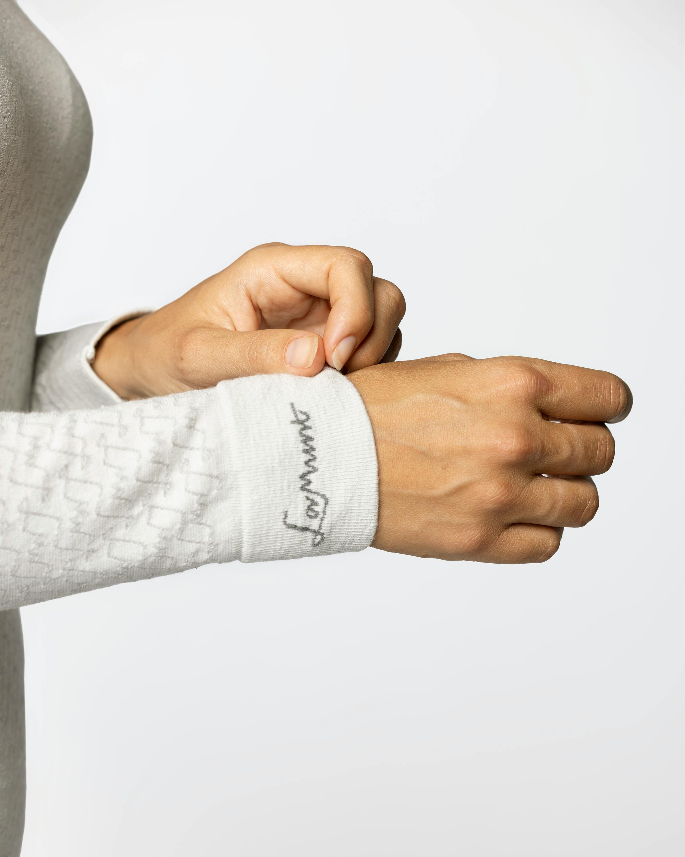 Alice Longsleeve Cashmere Tee tech_detail image