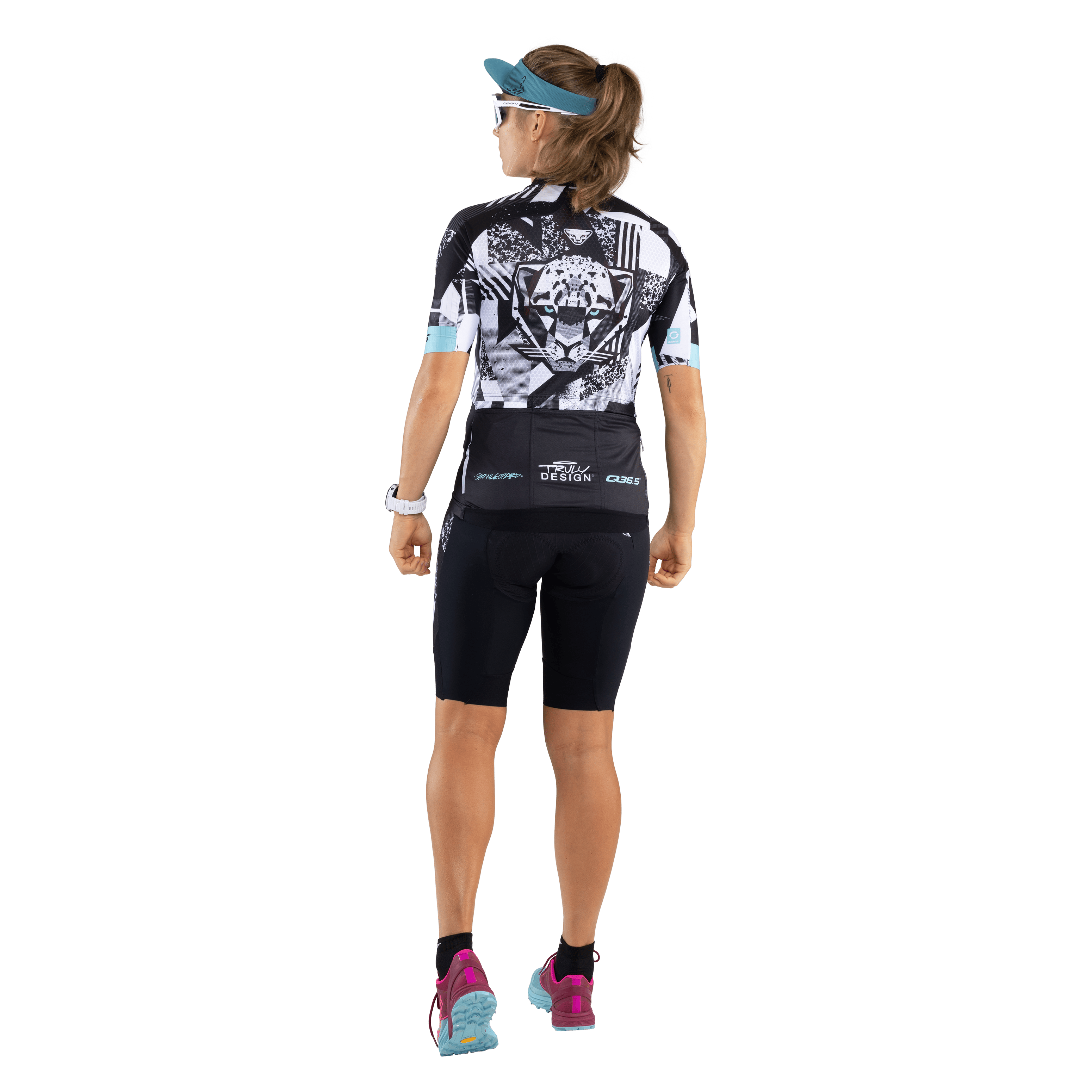 Snow Leopard Full Zip Short Sleeve Tee Damen on_body image