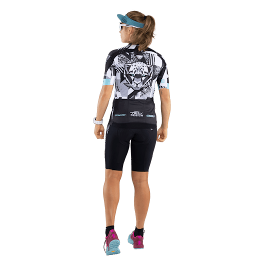 Snow Leopard Full Zip Short Sleeve Tee Damen on_body image