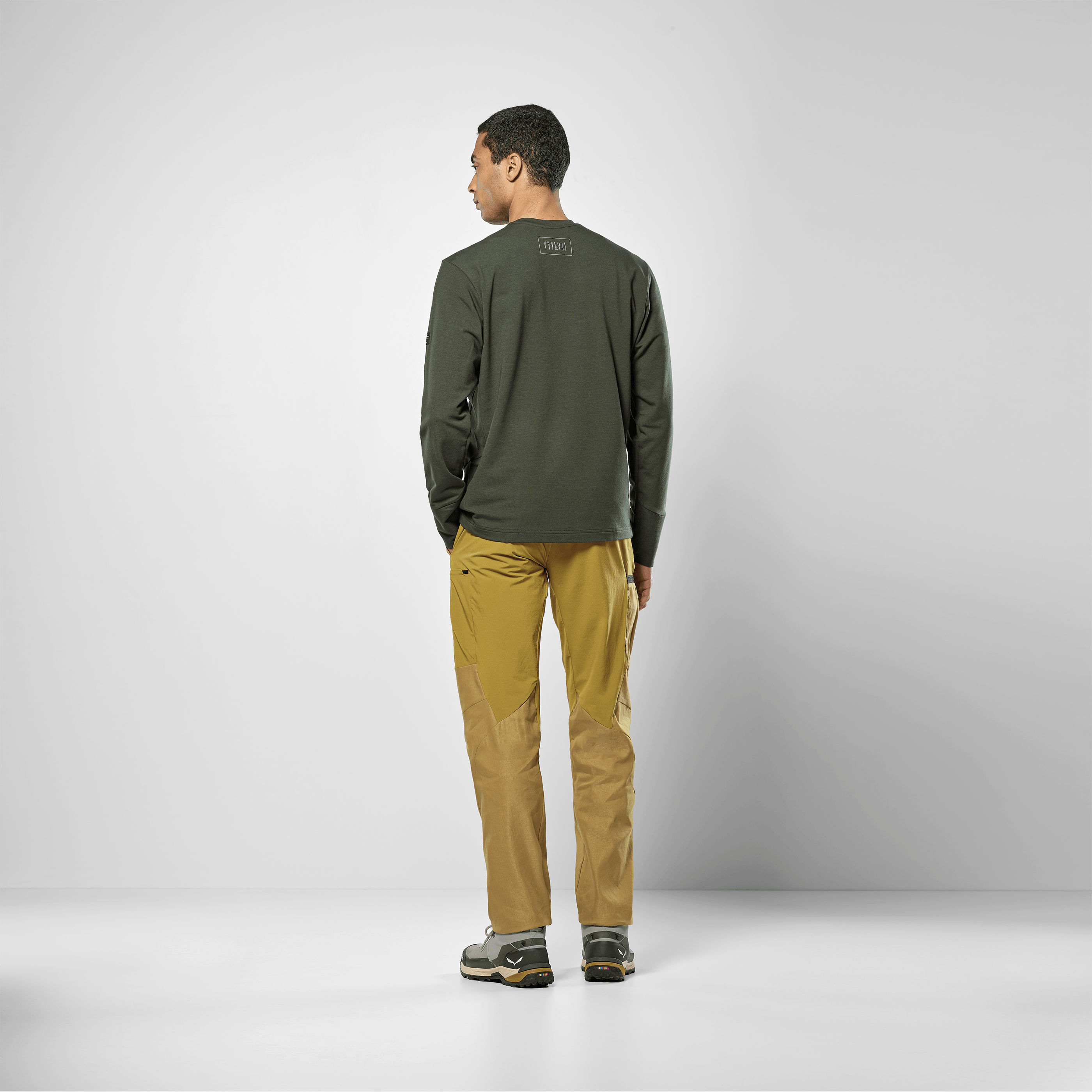 Fanes Dry Pullover Men on_body image