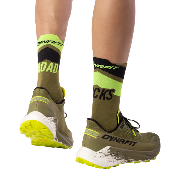 Ultra 100 V3 GTX Running Shoes Men on_body image