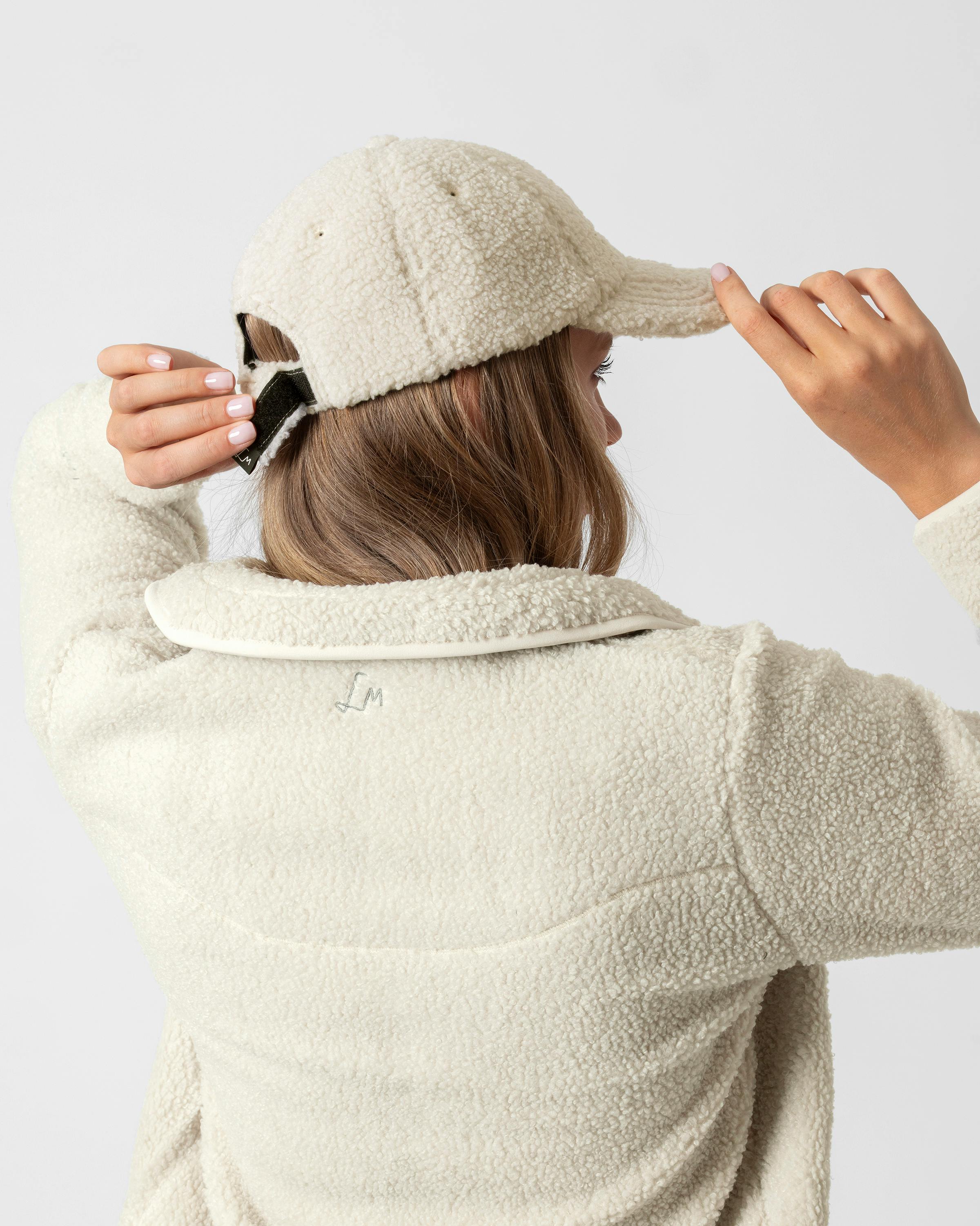 Martha Cappellino invernale con visiera tech_detail image