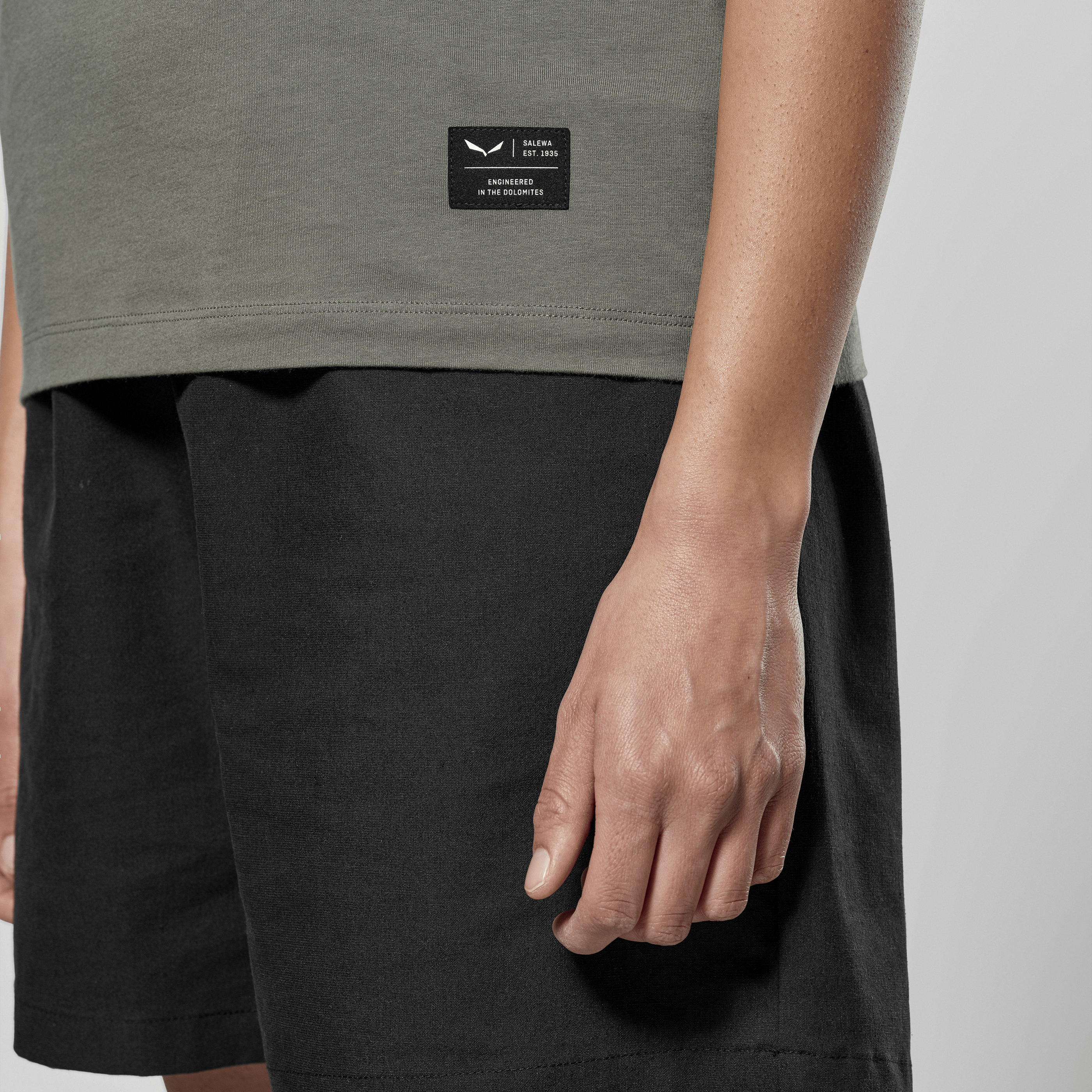 Eagle Logo Patch Camiseta Mujer  tech_detail image