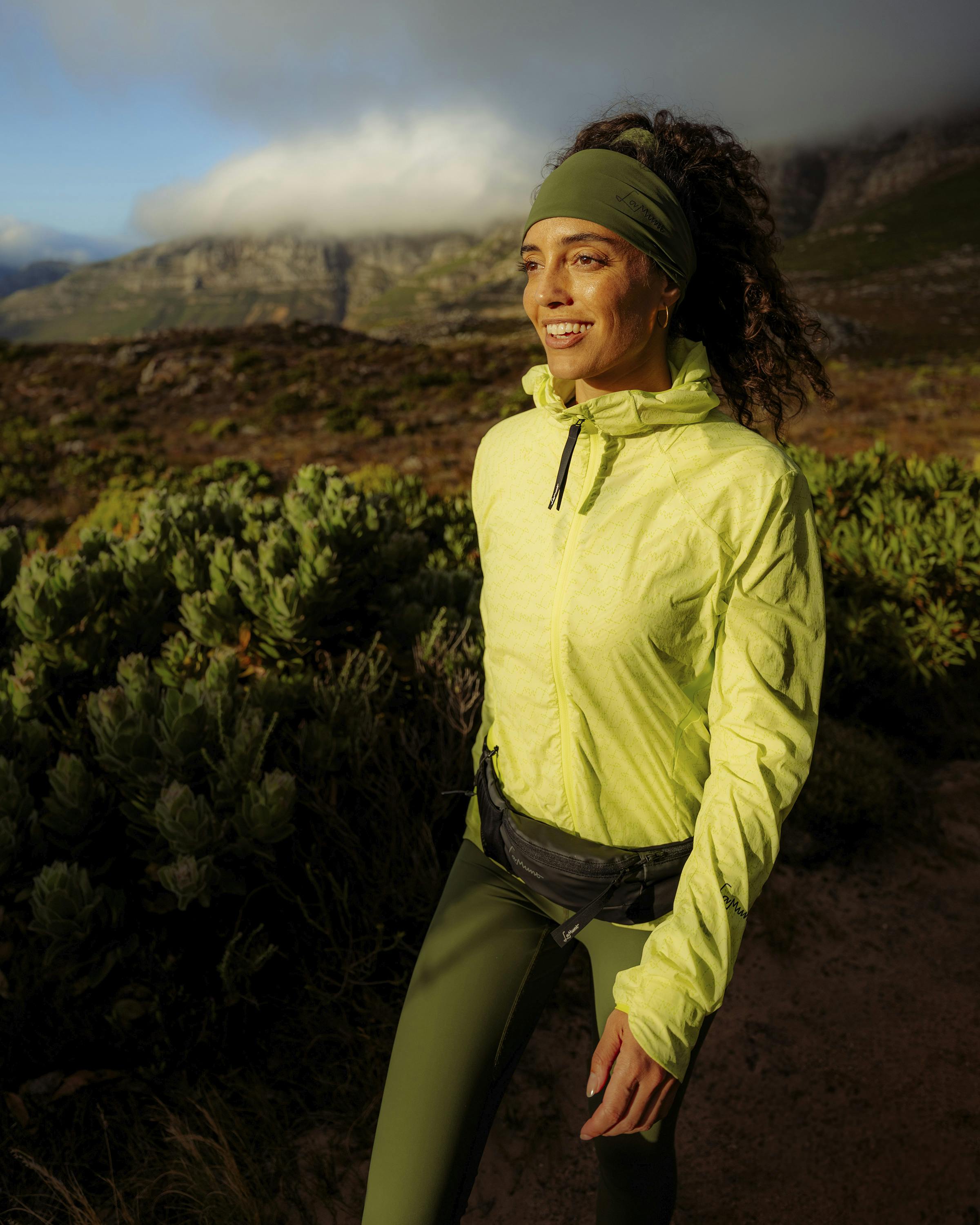 Manuela Windjacke action_shot image