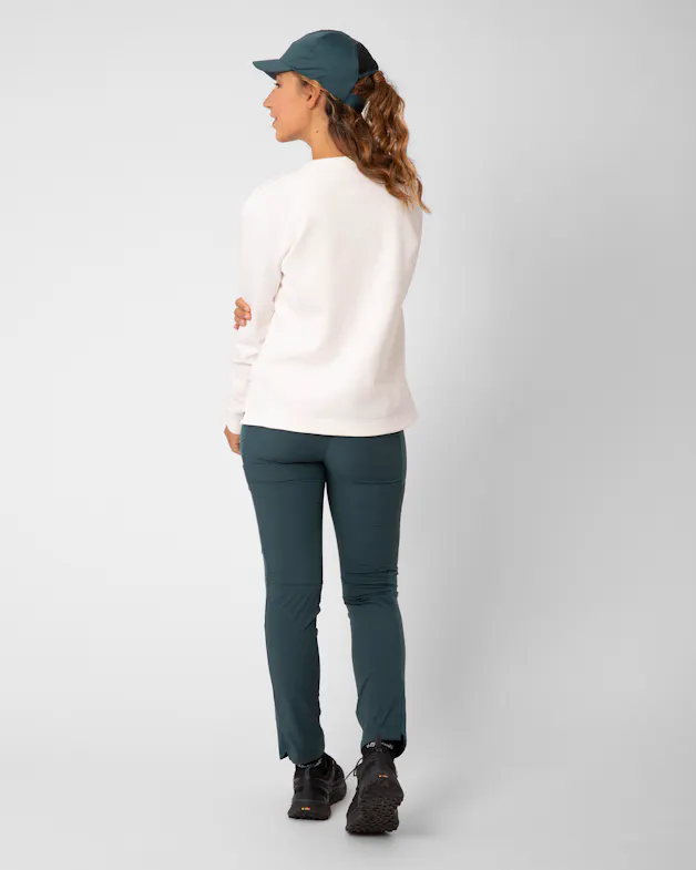 Clelia Logo Thermal Pulli action_shot image