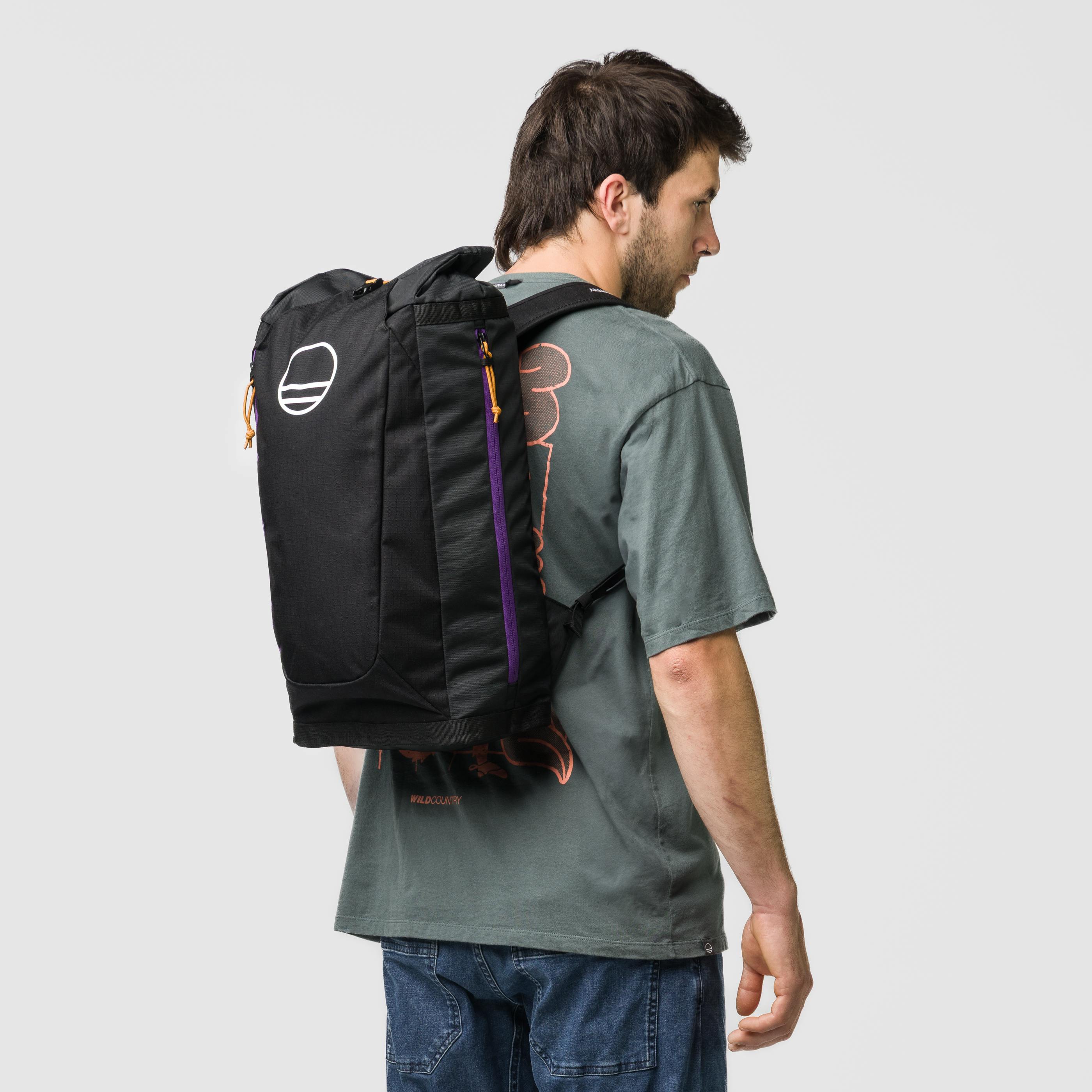 Base Hauler 25 Rucksack on_body image