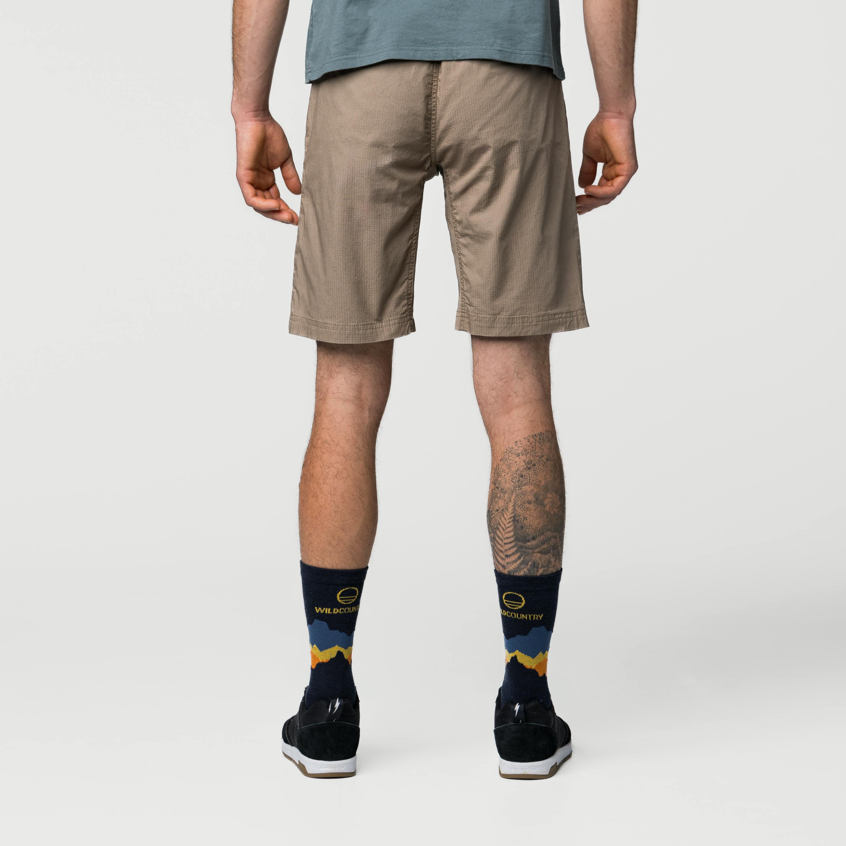 Flow Herren Shorts  on_body image